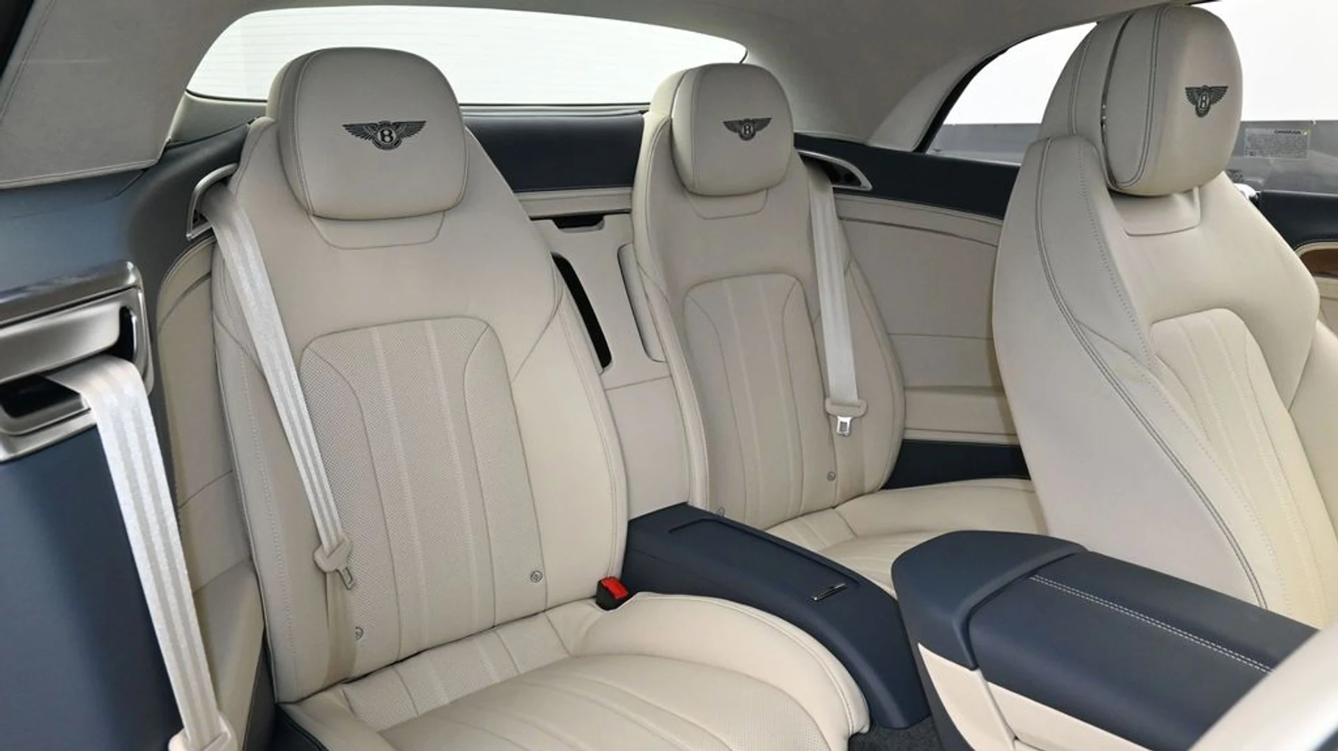 mph011_2161835692_aa8e1ebd2249a79577c35f8bfd795f1ax_5557267b00