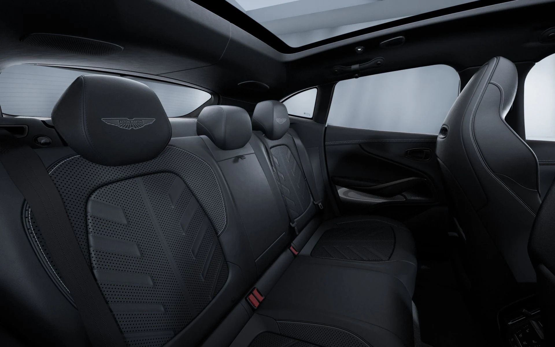 mph011_2163002819_New_2026_Aston_Martin_DBX_S_1764701195_f022b7bccb