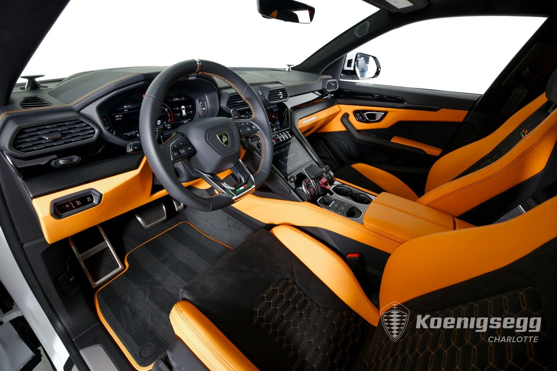 mph011_2165466570_Used_2022_LAMBORGHINI_URUS_1671576431_e13dcd3bea