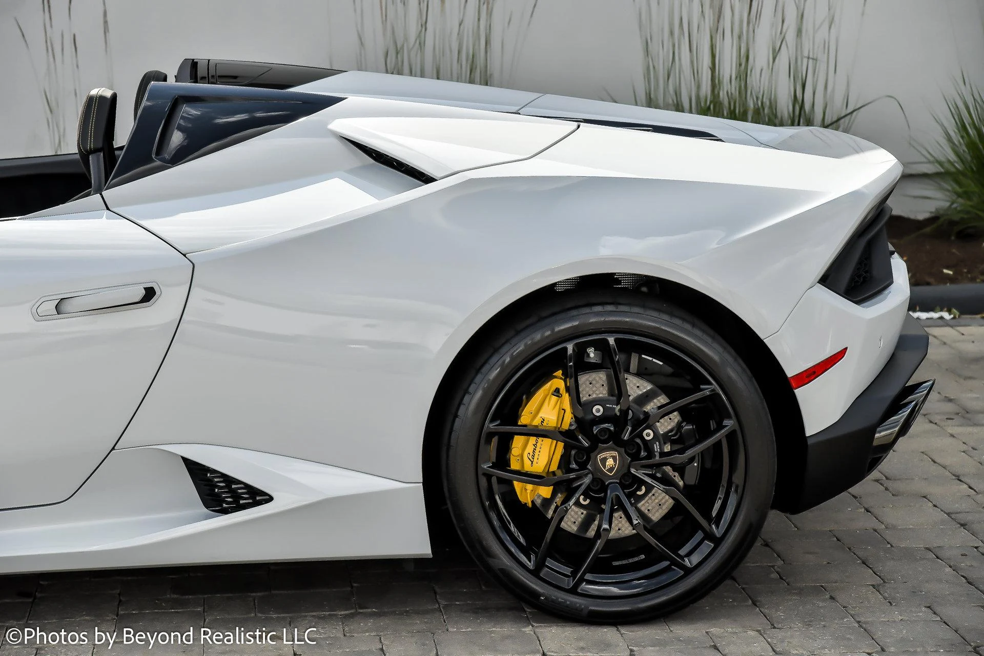 mph011_2171769917_Used_2019_Lamborghini_Huracan_LP_580_2_S_1766655556_bd2f21c769
