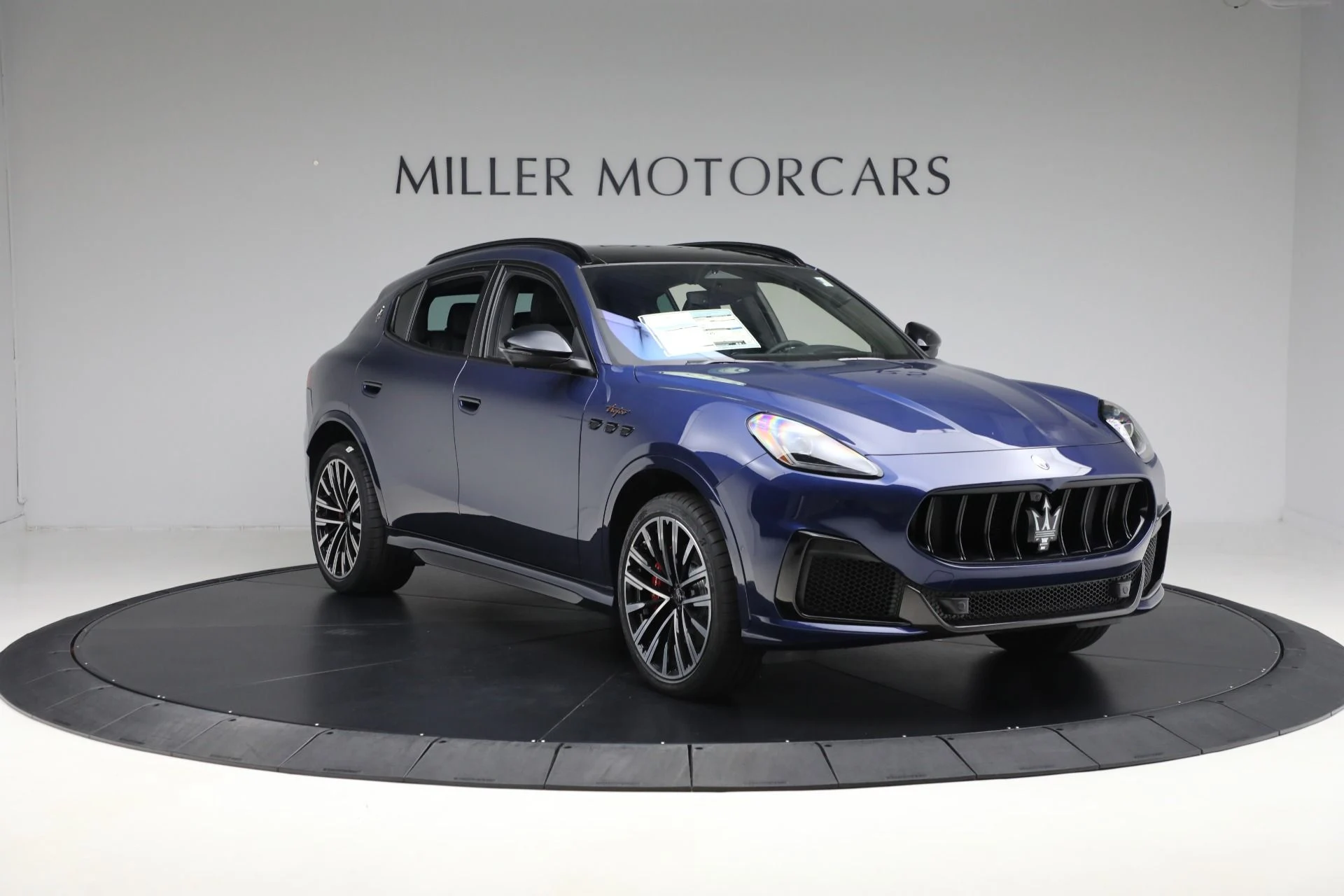 mph011_2176381035_New_2025_Maserati_Grecale_Trofeo_d979626f10