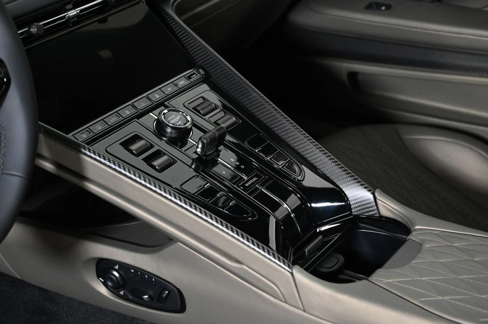 mph011_2178553951_new_2026_aston_martin_db12_11350_22941793_11_1024_efa680ffa1