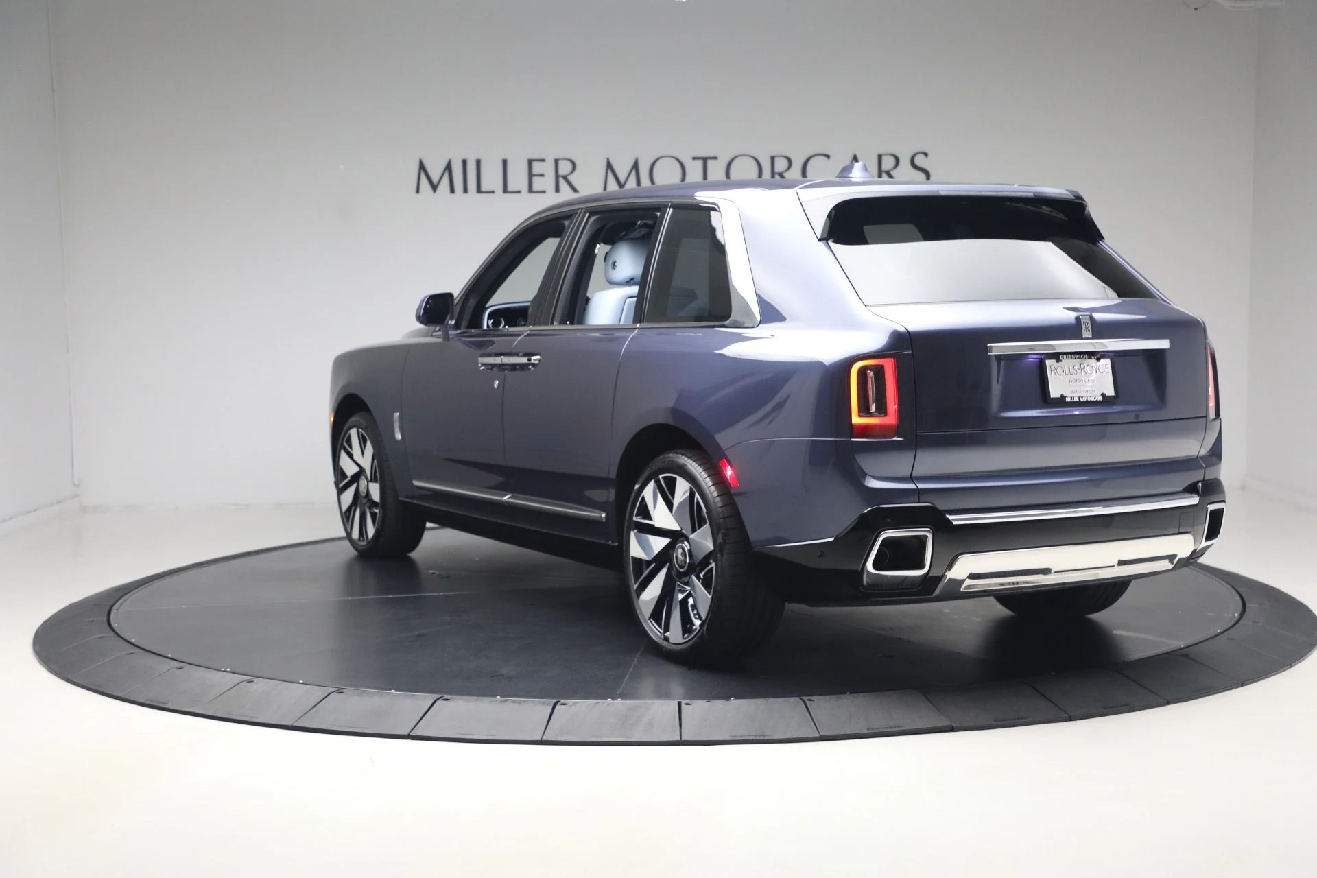 mph011_2193316888_Used_2025_Rolls_Royce_Cullinan_92b9737b75