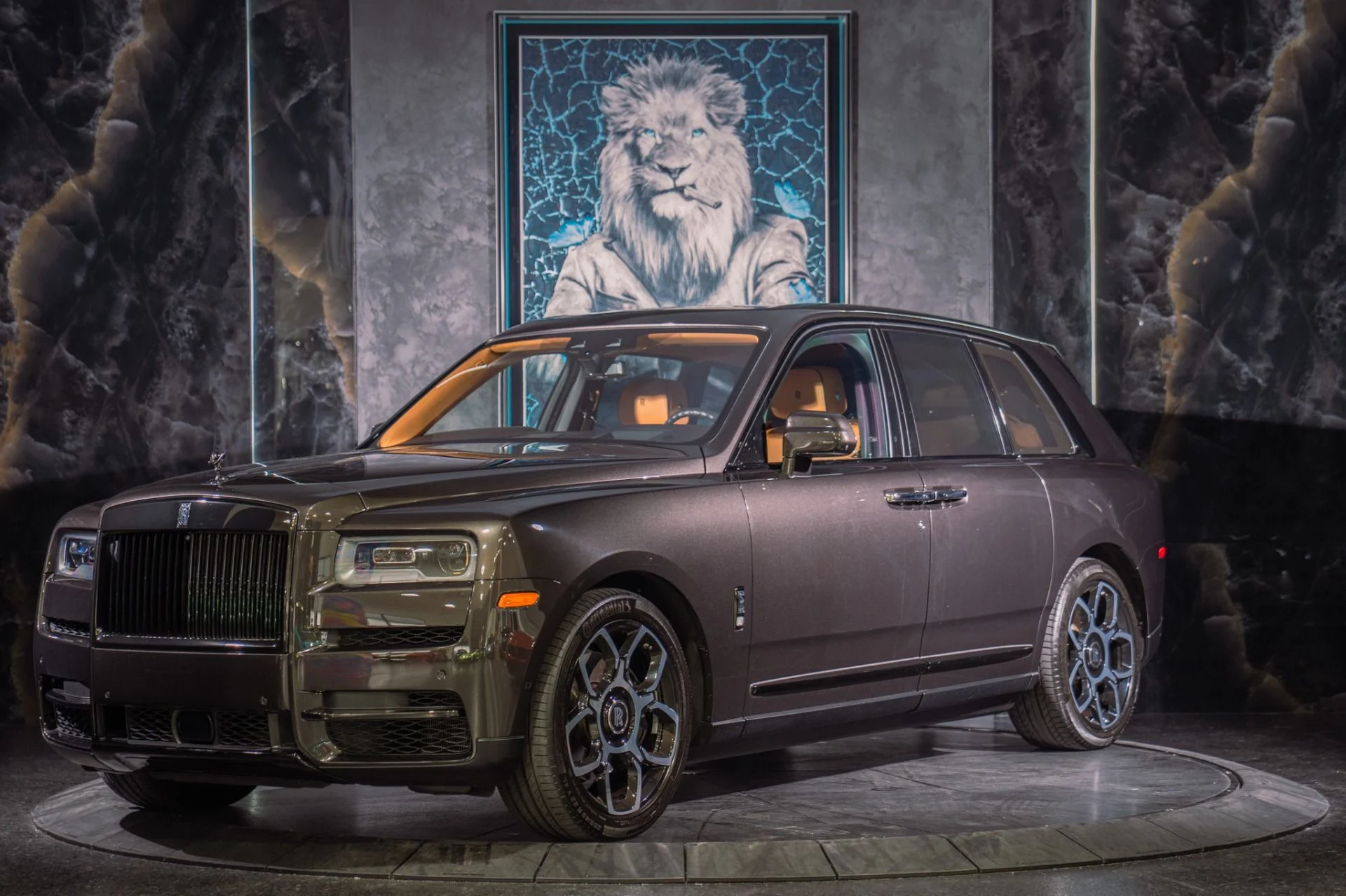 mph011_2201790132_Used_2021_Rolls_Royce_Black_Badge_Cullinan_Rear_Theater_and_Trays_1791387100_5e1ffbf786