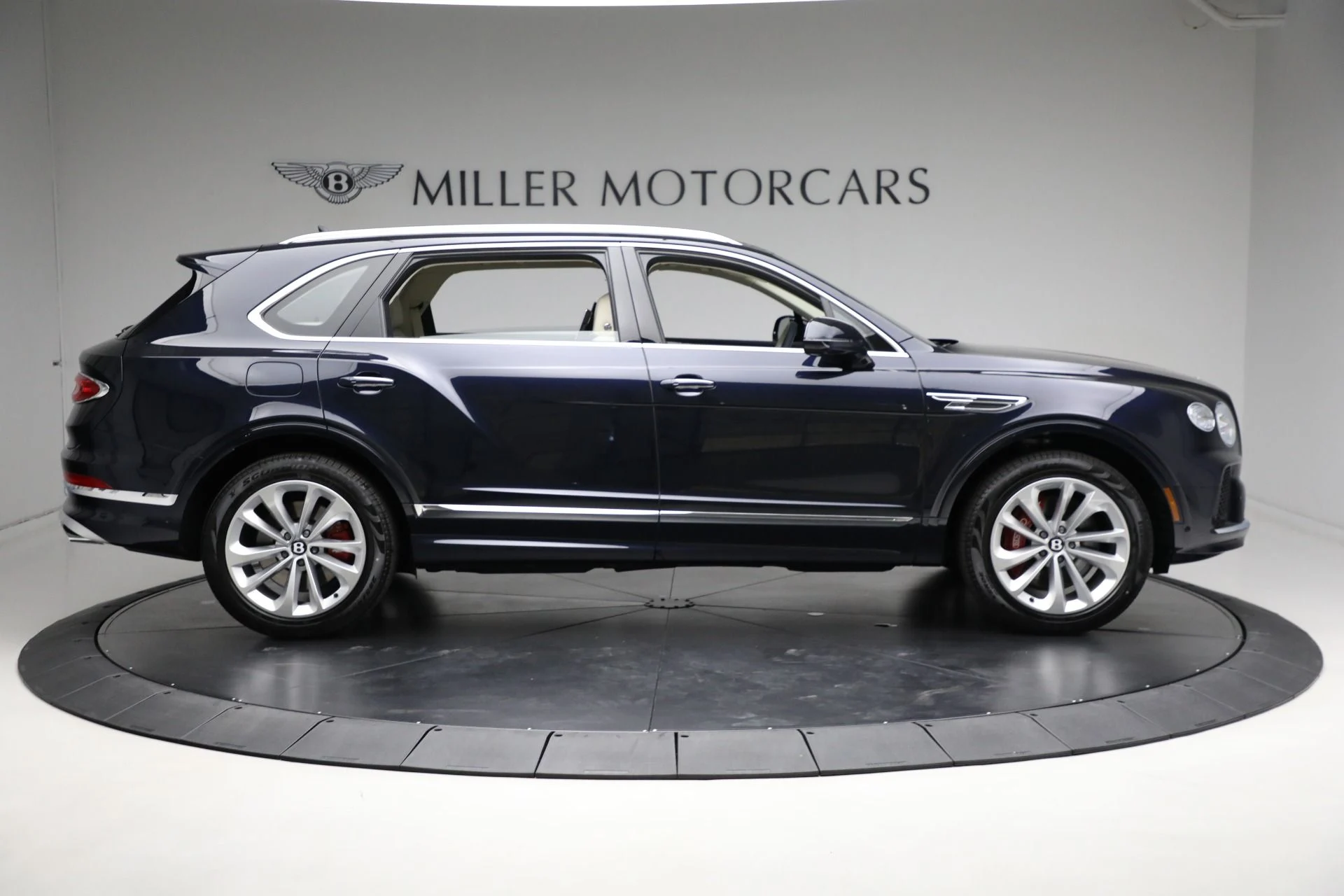 mph011_2204056319_Used_2024_Bentley_Bentayga_EWB_V8_1711043272_b9a3dfc380