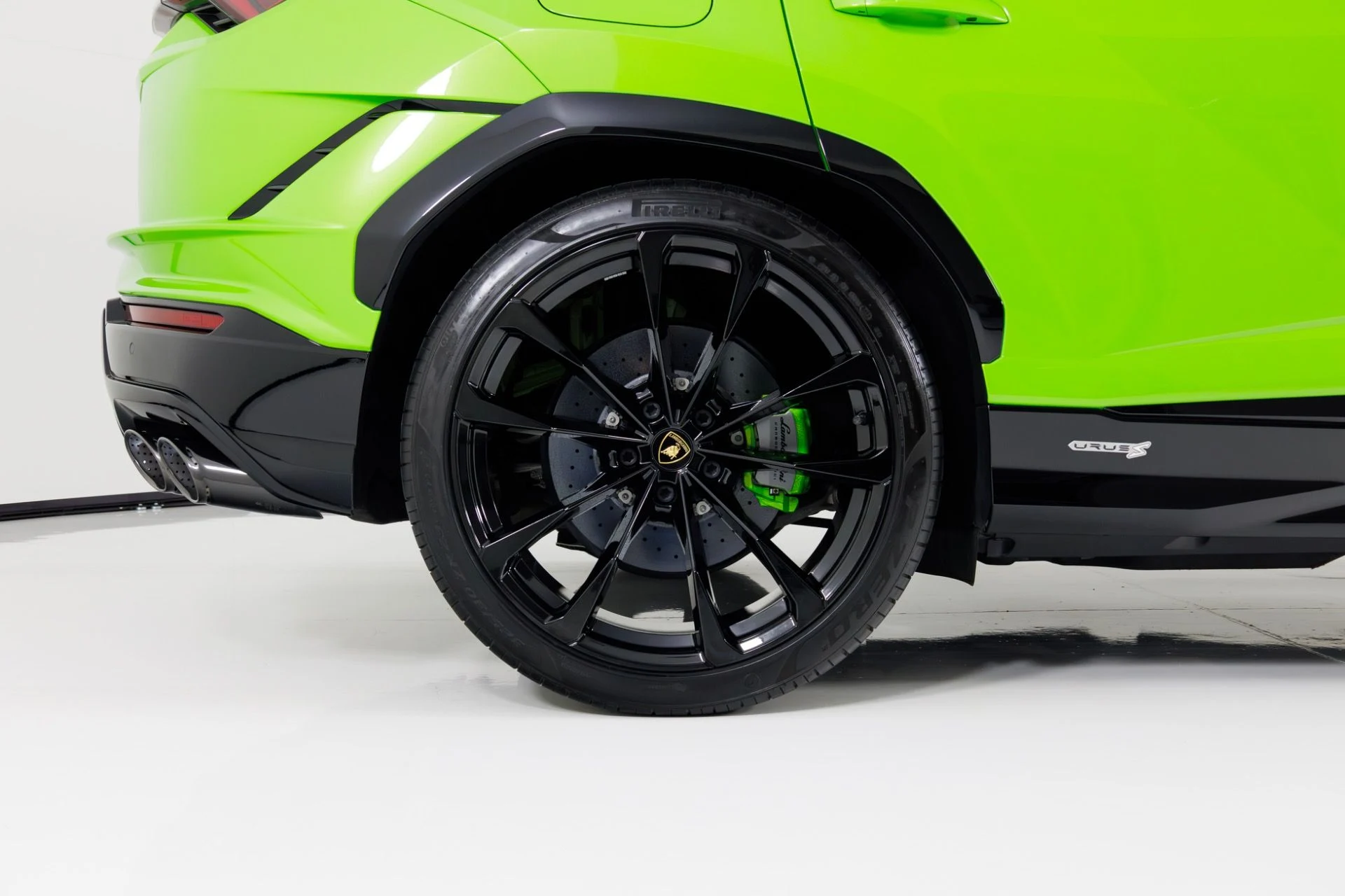 mph011_2204405826_Used_2023_Lamborghini_Urus_S_1769555052_fac587de40