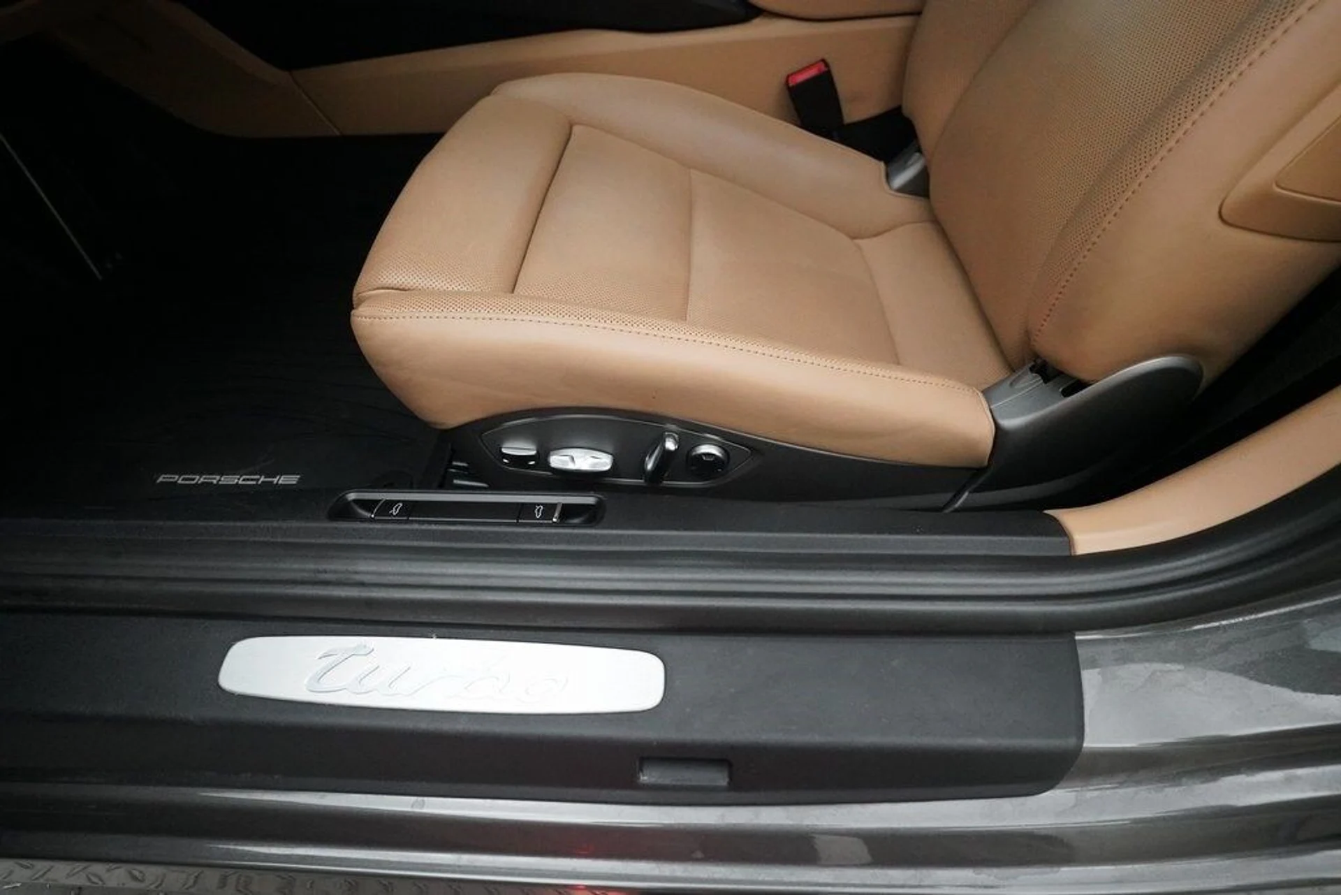 mph011_2208899351_2680666bc04317102638355c2d6f7feax_539a8385cb