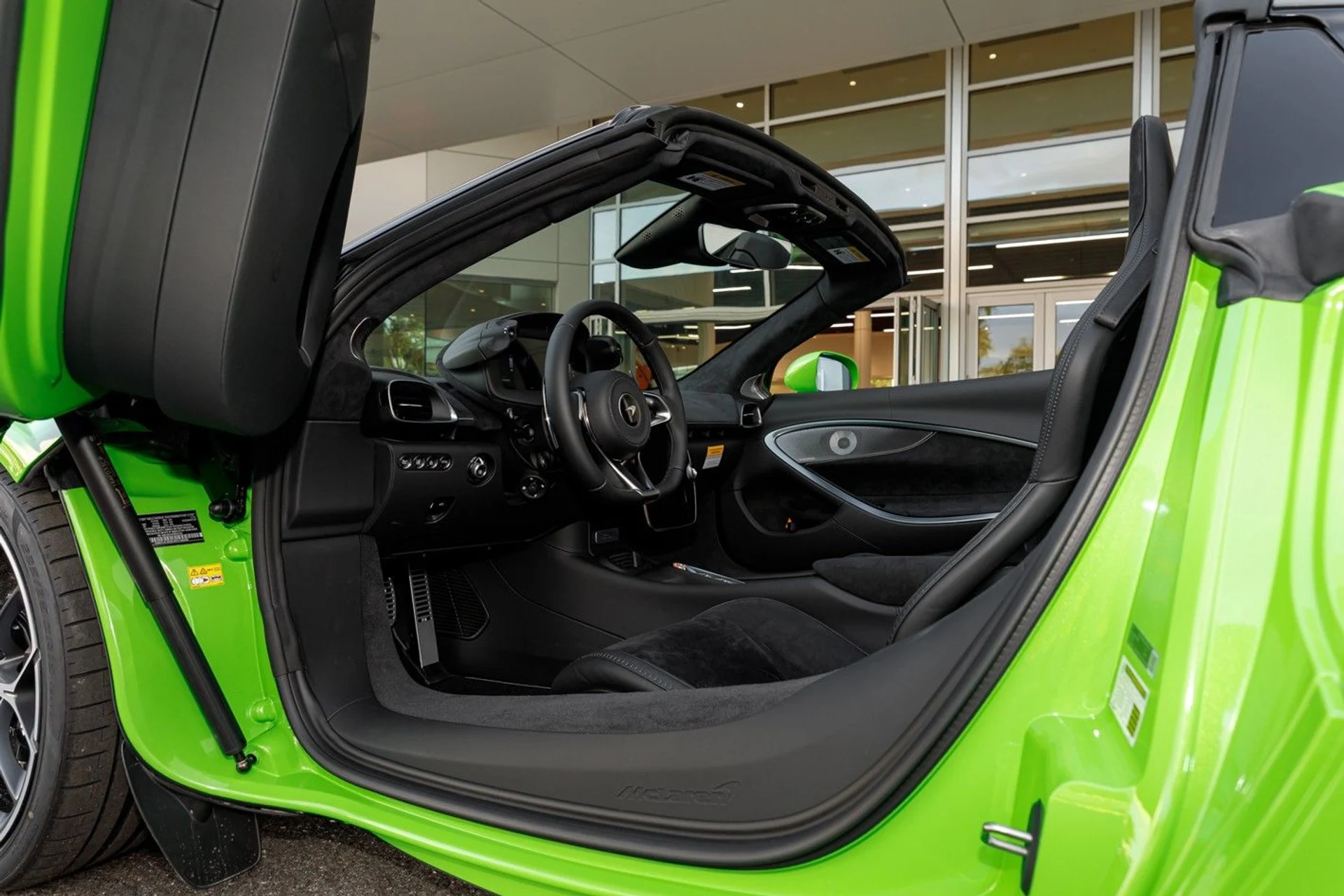 mph011_2210120845_647_p12_l_fdc95dcb84