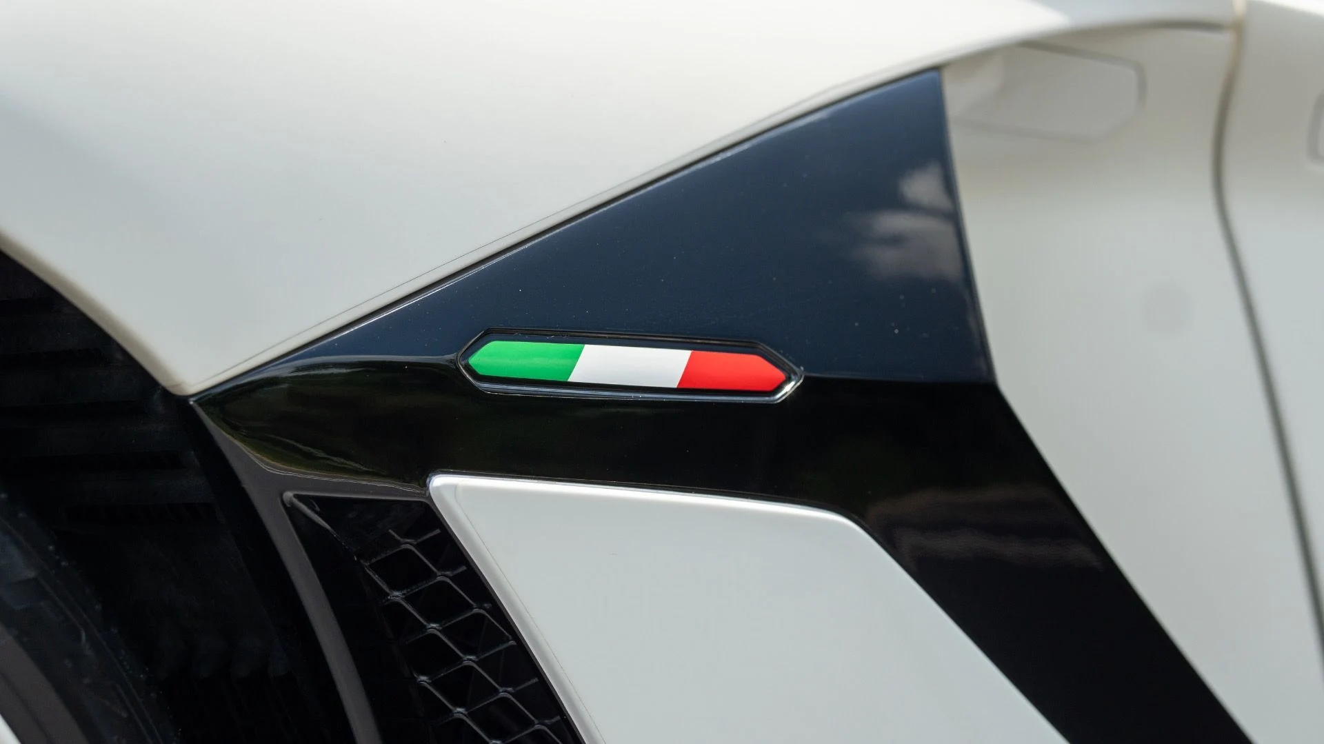 mph011_2216114215_Used_2019_Lamborghini_Aventador_LP_770_4_SVJ_1754340799_a0a5096005