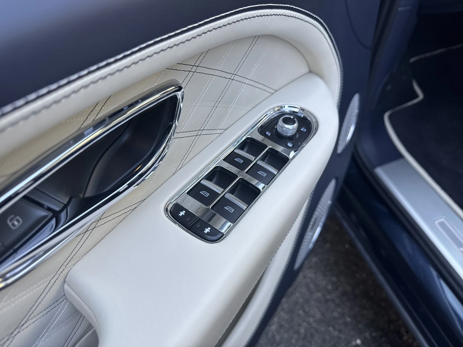 mph011_2221255060_305c37c4c4dffa0b8b37a0c3ebd9f186x_af6fbd3e71