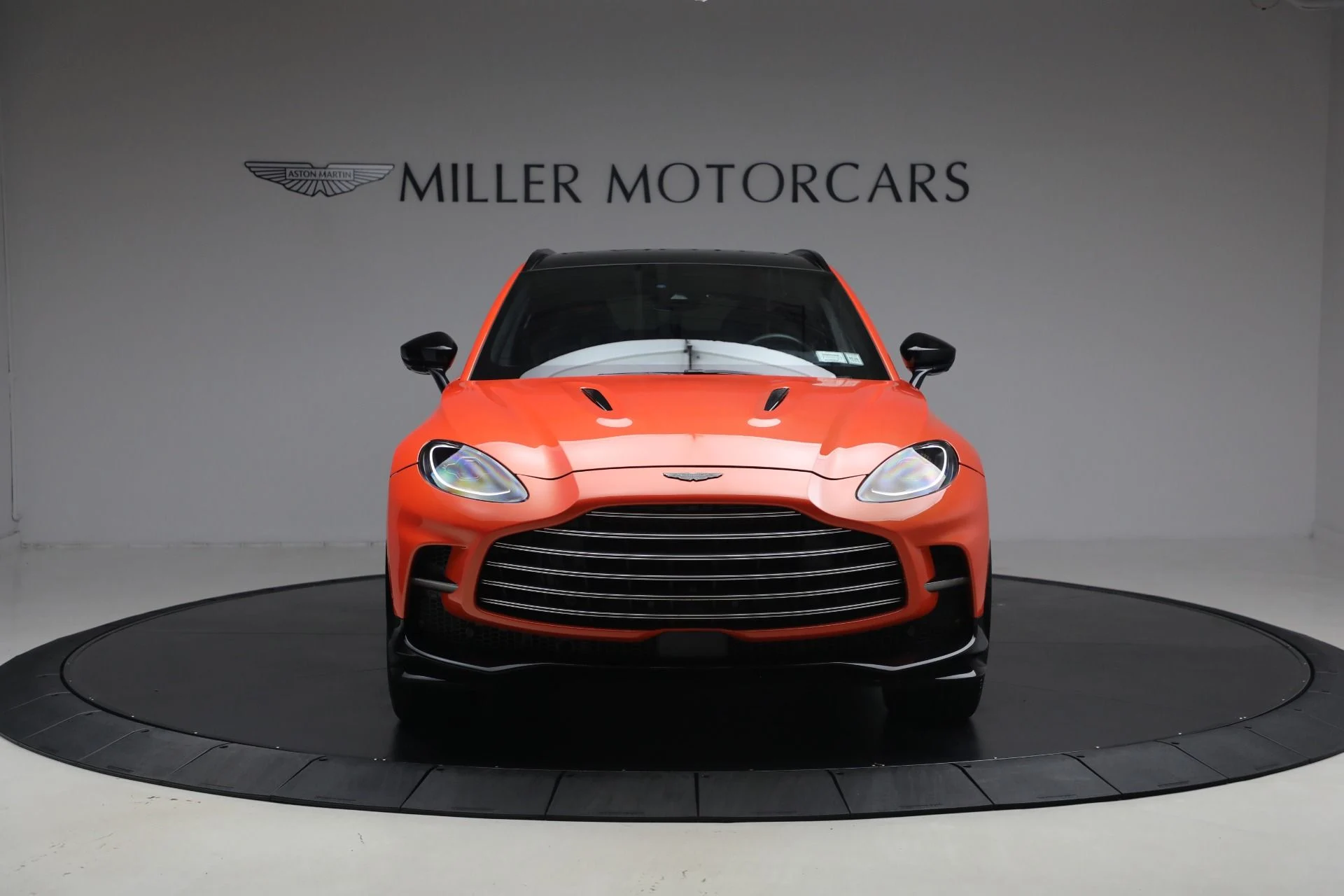 mph011_2241601148_Used_2023_Aston_Martin_DBX_707_1764179336_d0b87696dc
