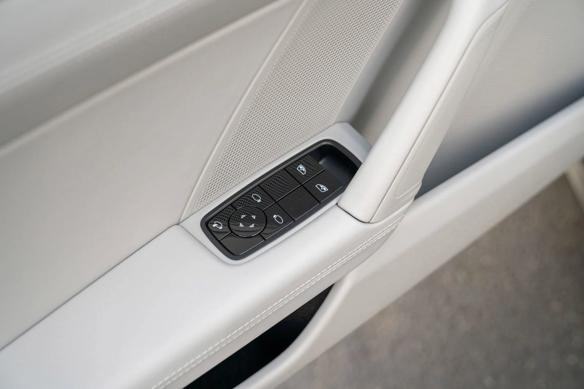 mph011_2251399672_12_e13a67e193