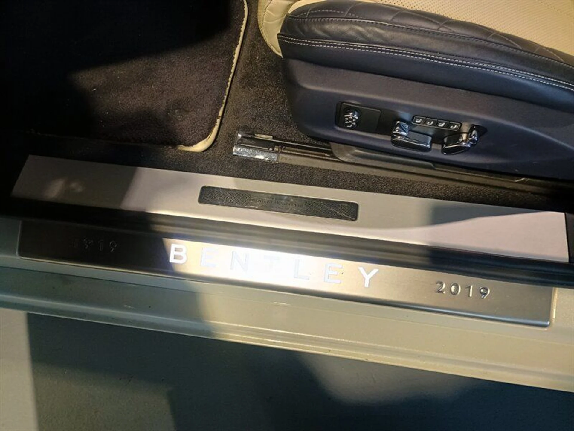 mph011_225165210_51de1c3f20_800_f0d6e53828