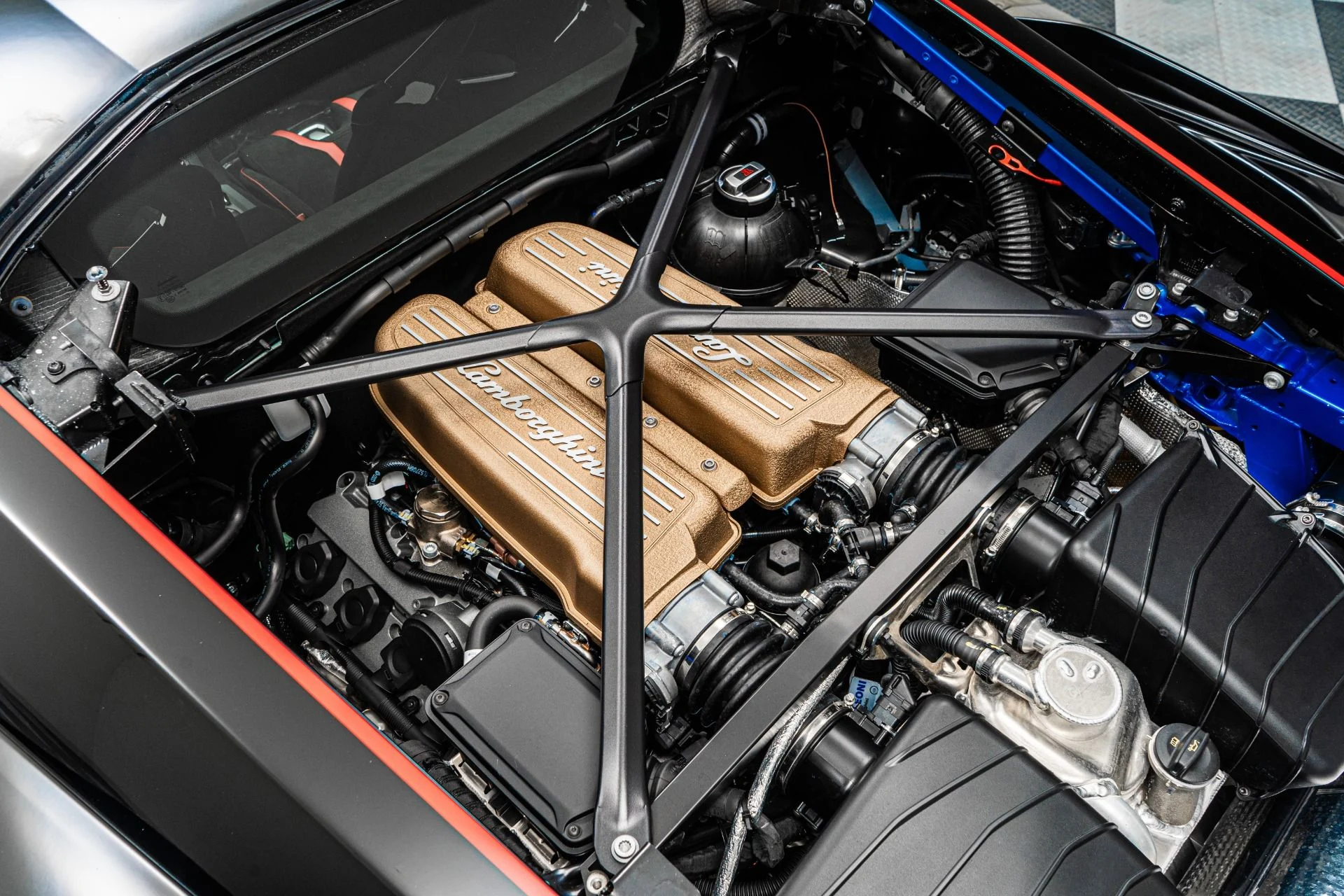 mph011_2259523004_Used_2024_Lamborghini_Huracan_STJ_1757002682_6e89562f57