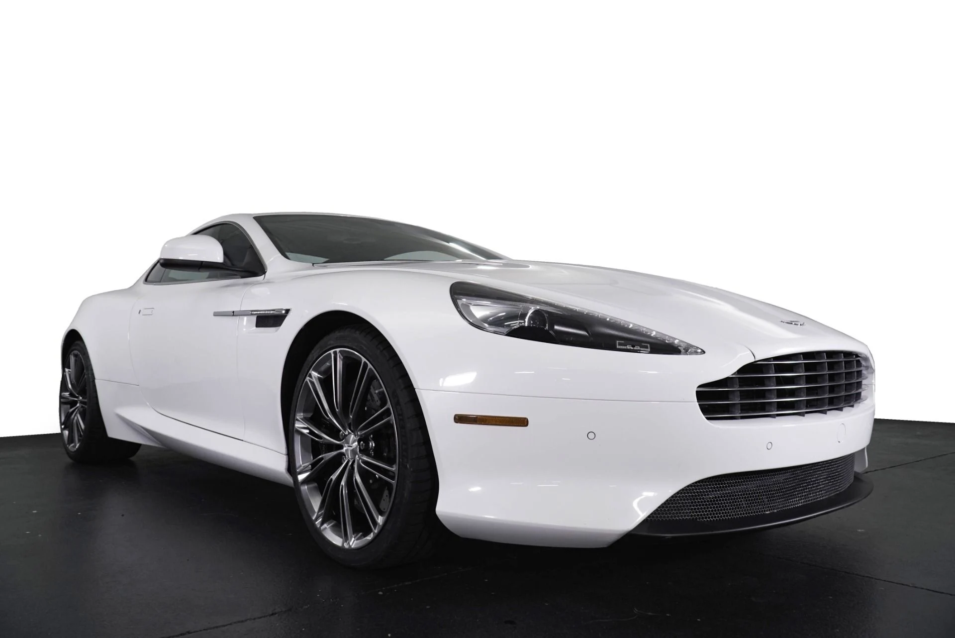mph011_2261573521_Used_2015_Aston_Martin_DB_9_1781892981_873bd311ef