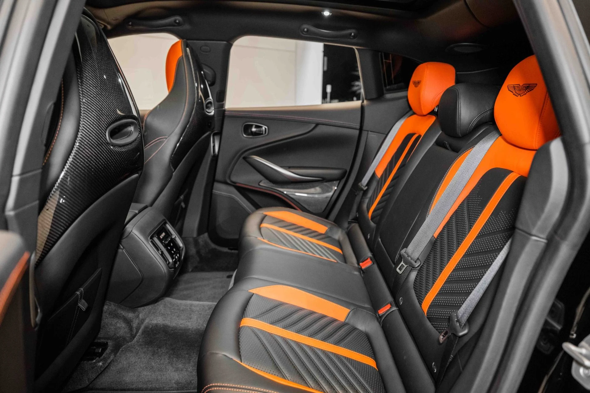 mph011_2261642407_Used_2023_Aston_Martin_DBX_707_1729954912_af2cab2bb8