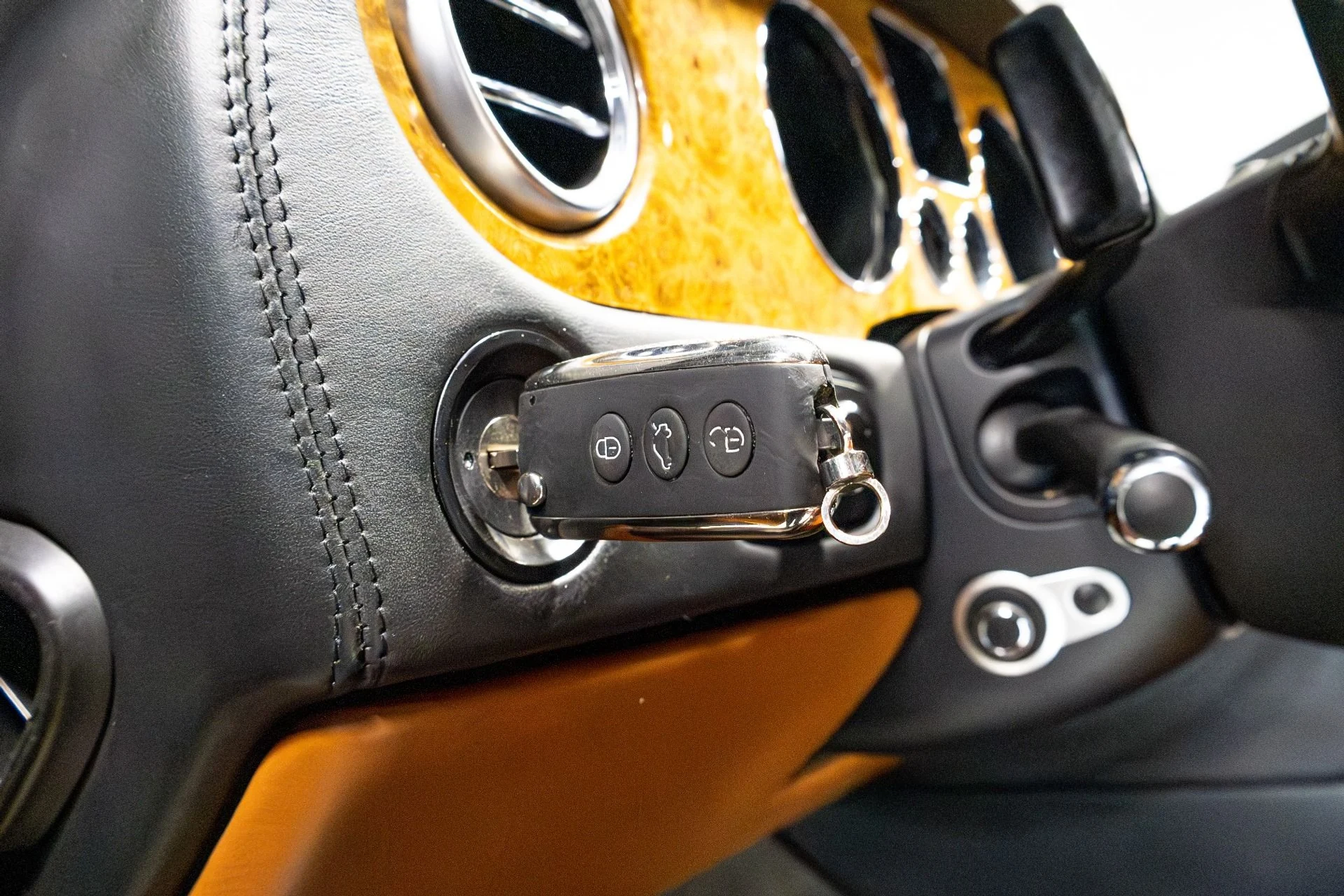 mph011_226237615_Used_2004_Bentley_Continental_GT_1776778779_014bae7378