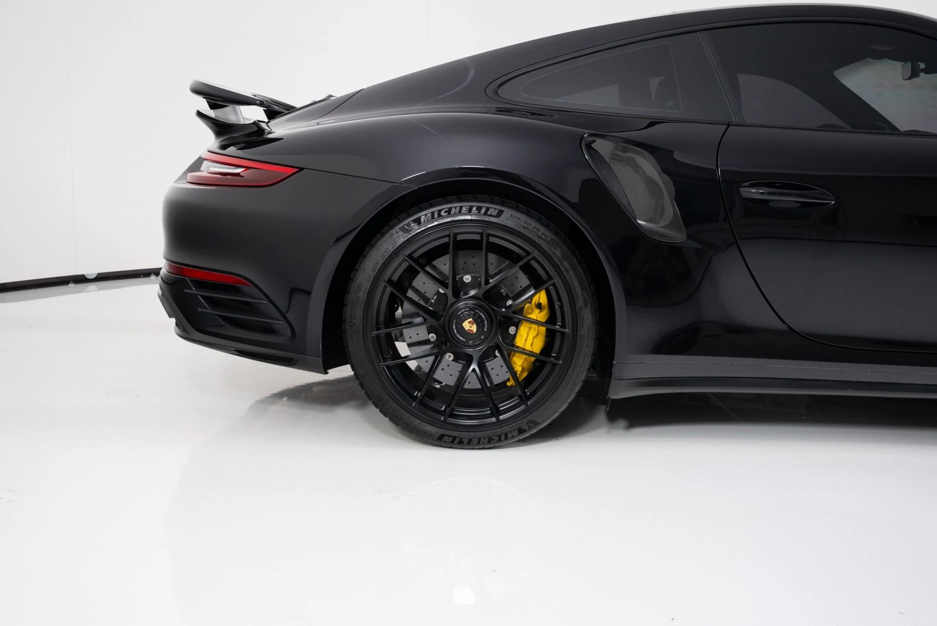 mph011_2269567894_Used_2019_Porsche_911_Turbo_S_1757958877_88cc546cfd