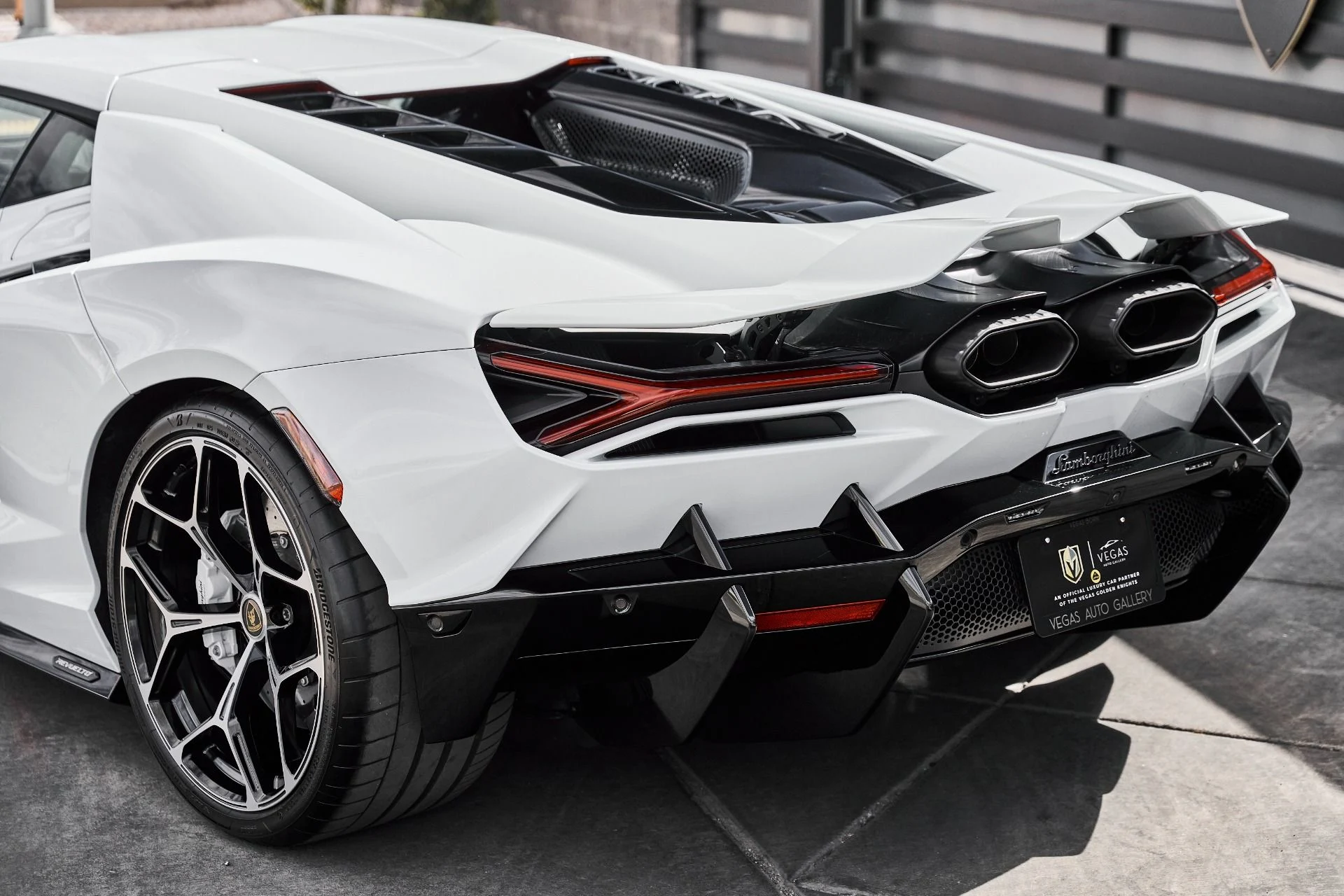 mph011_2275171329_Used_2026_Lamborghini_Revuelto_Base_1777078355_97c7a9ece0