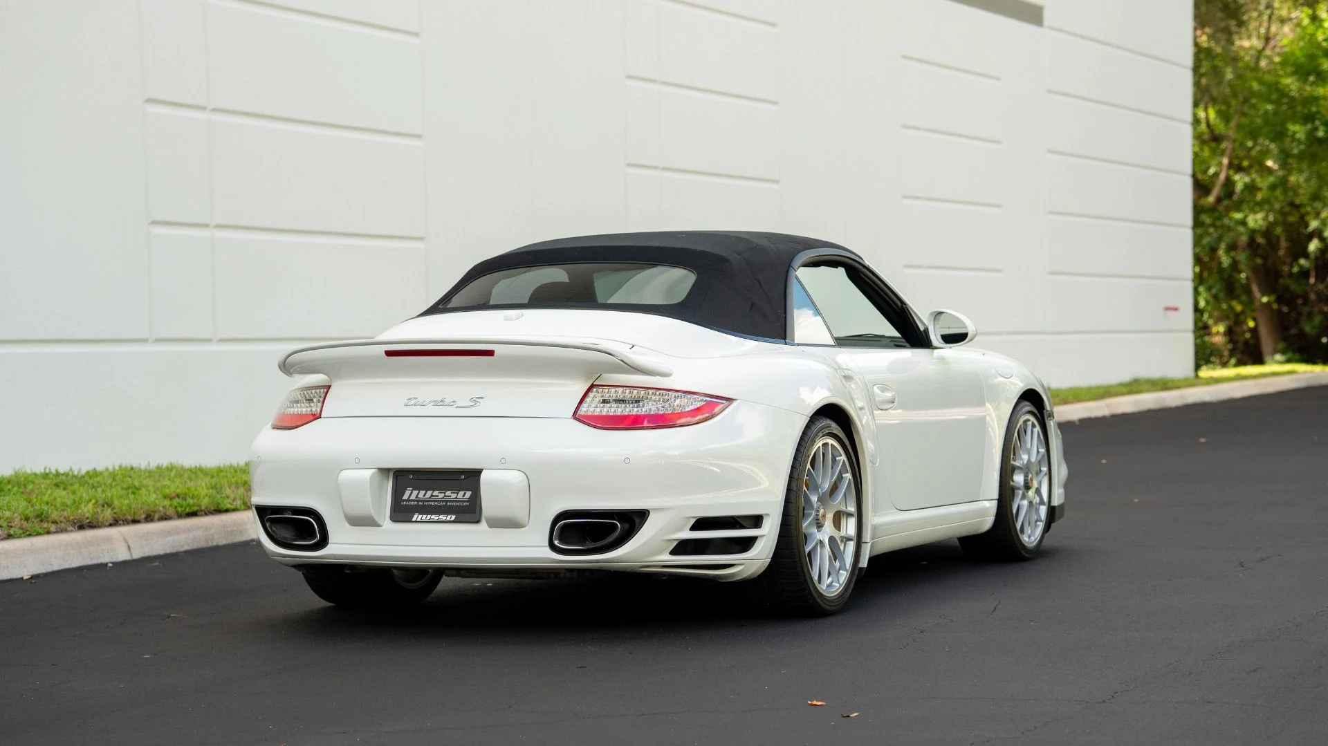 mph011_2275176344_Used_2011_Porsche_911_Turbo_S_1754935906_f5e6c32d0c