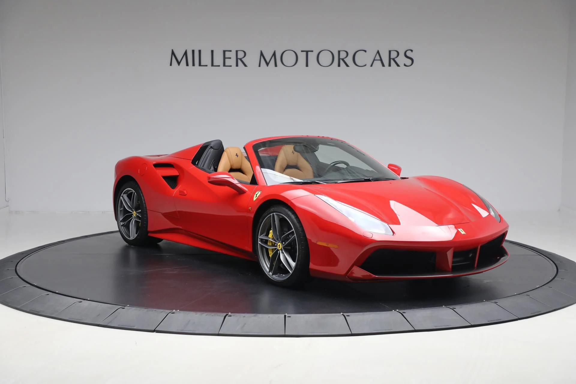 mph011_2277020366_Used_2018_Ferrari_488_Spider_6051ac2bb7