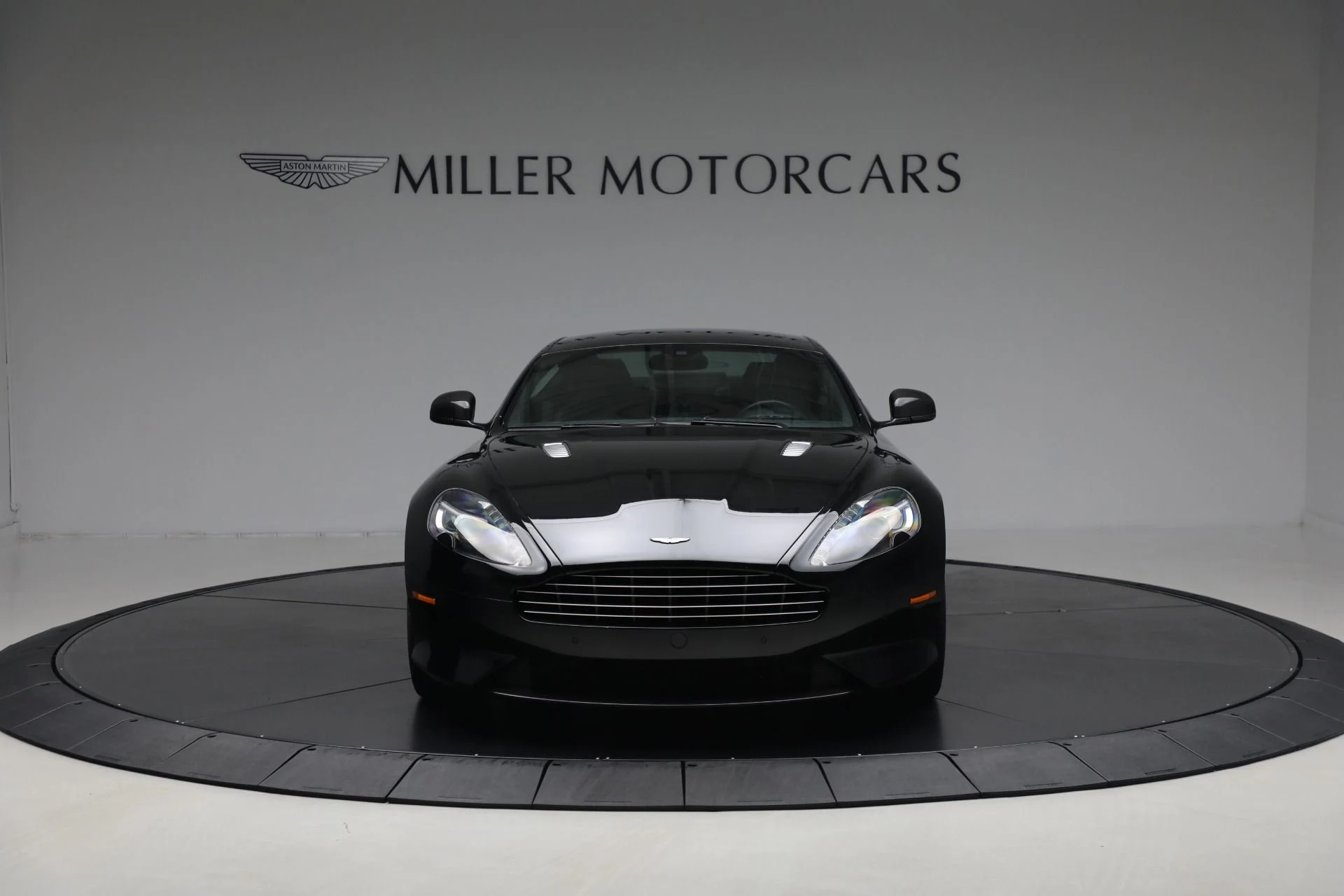 mph011_2280659616_Used_2015_Aston_Martin_DB_9_Carbon_Edition_b6b8674db5