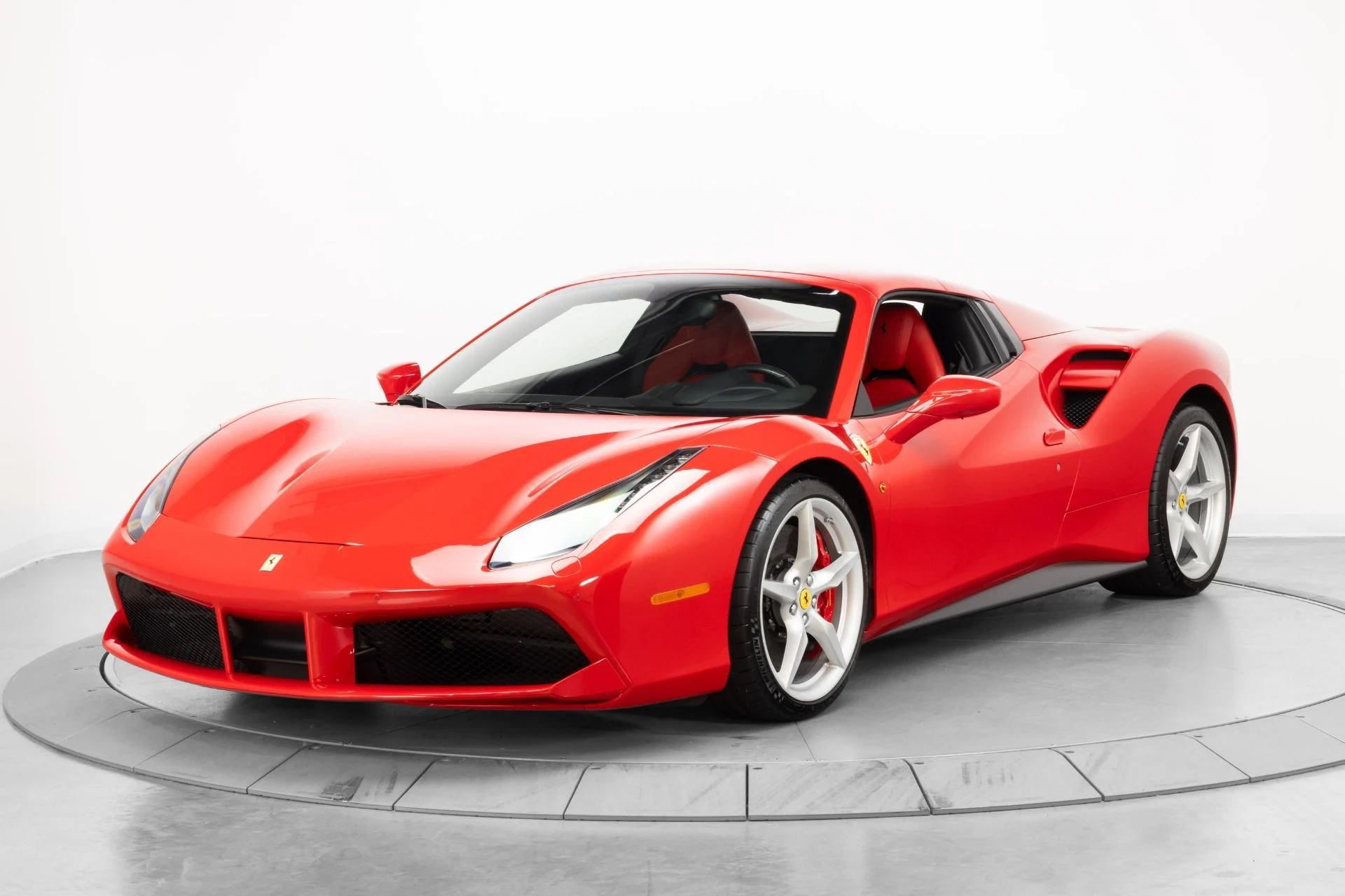 mph011_2290079214_Used_2017_Ferrari_488_Spider_1782928038_62b9a3e59b