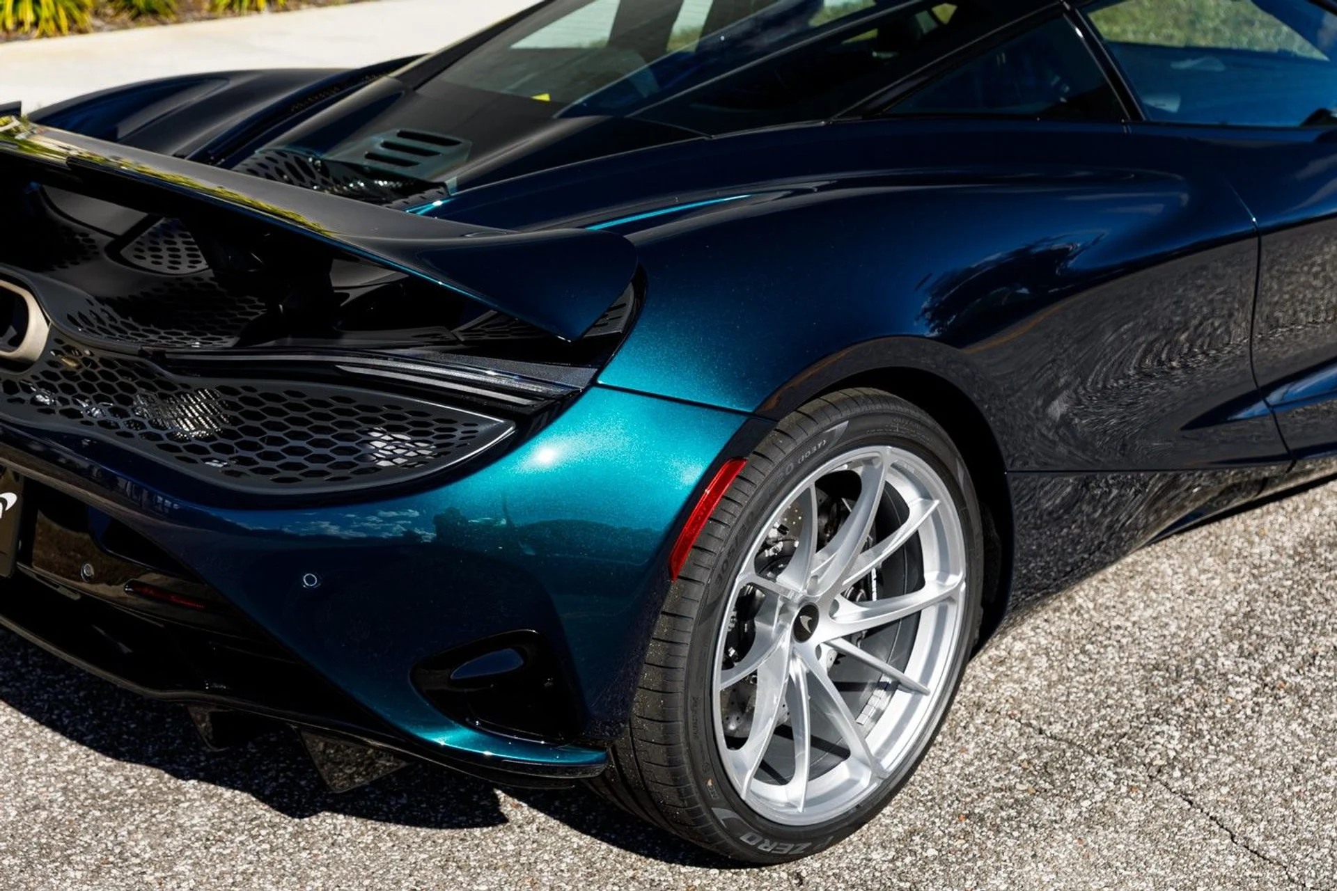 mph011_229090129_646_p12_l_5a1d4dd612