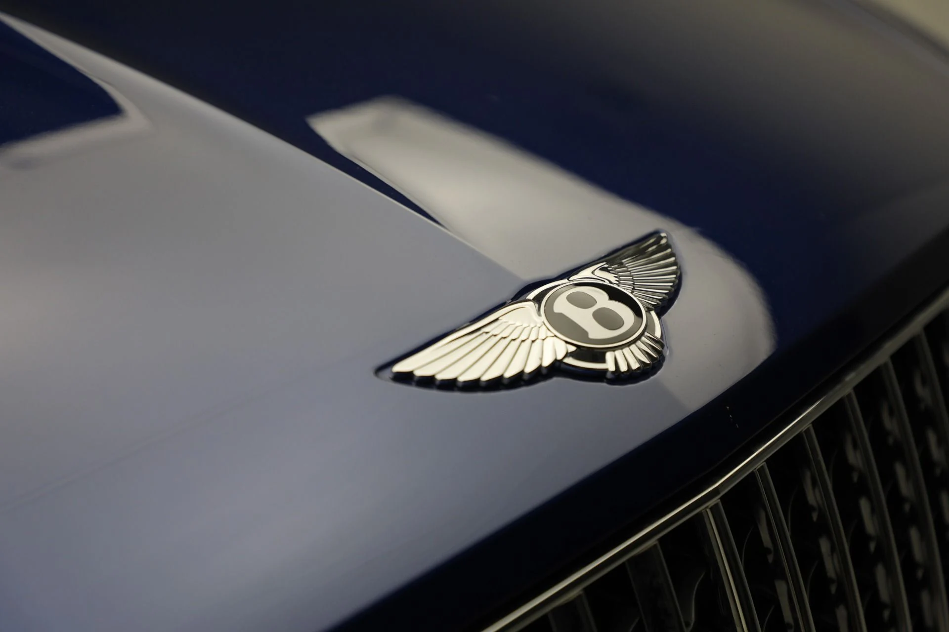 mph011_2292209957_Used_2024_Bentley_Bentayga_Azure_V8_2bb482e3c7