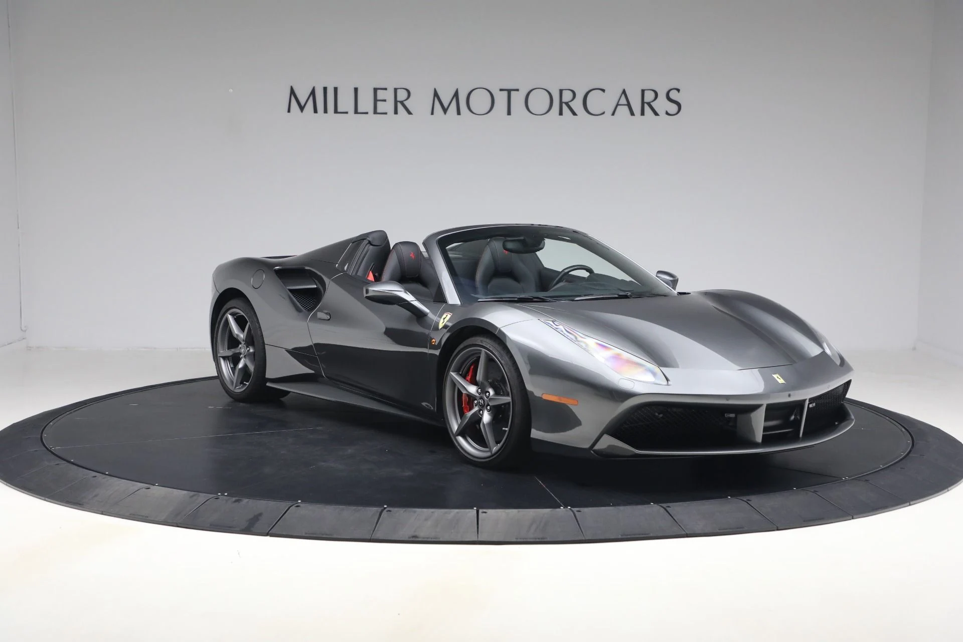 mph011_2298248971_Used_2018_Ferrari_488_Spider_1774552215_0a028533f4