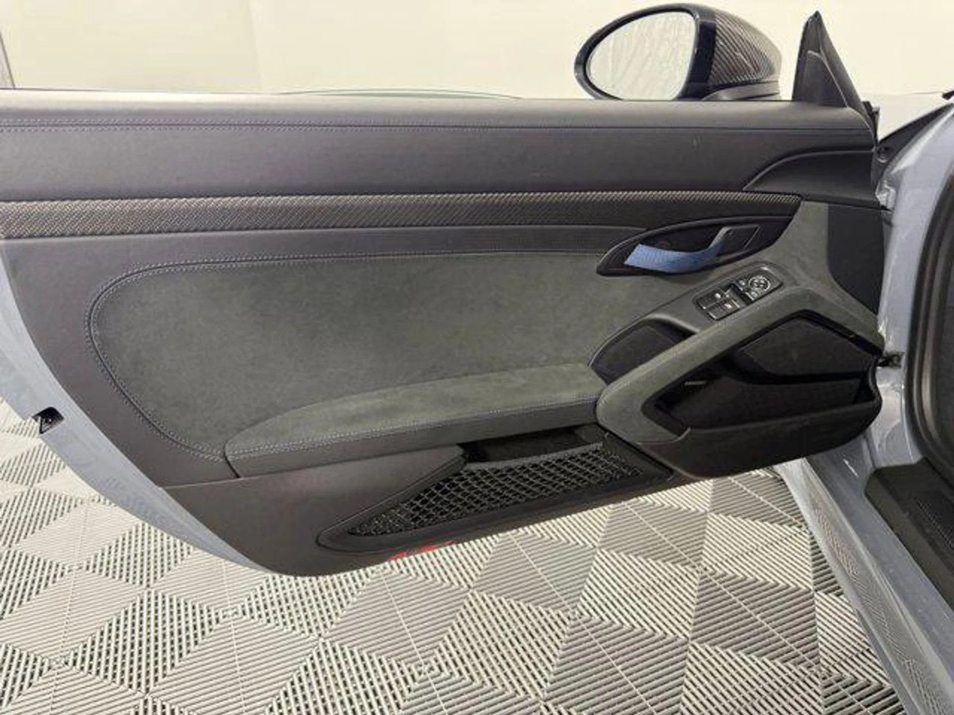 mph011_2298886517_Lb0q_V6_L4_Ugplq4kp_RQW_1_XH_2_Ej_PI_1954f78356