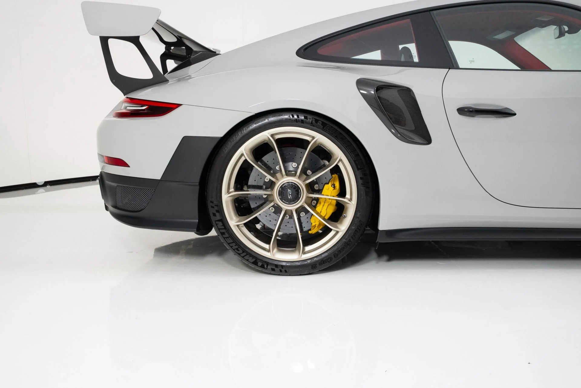mph011_2299759261_Used_2018_Porsche_911_GT_2_RS_1756256413_0e2683652b
