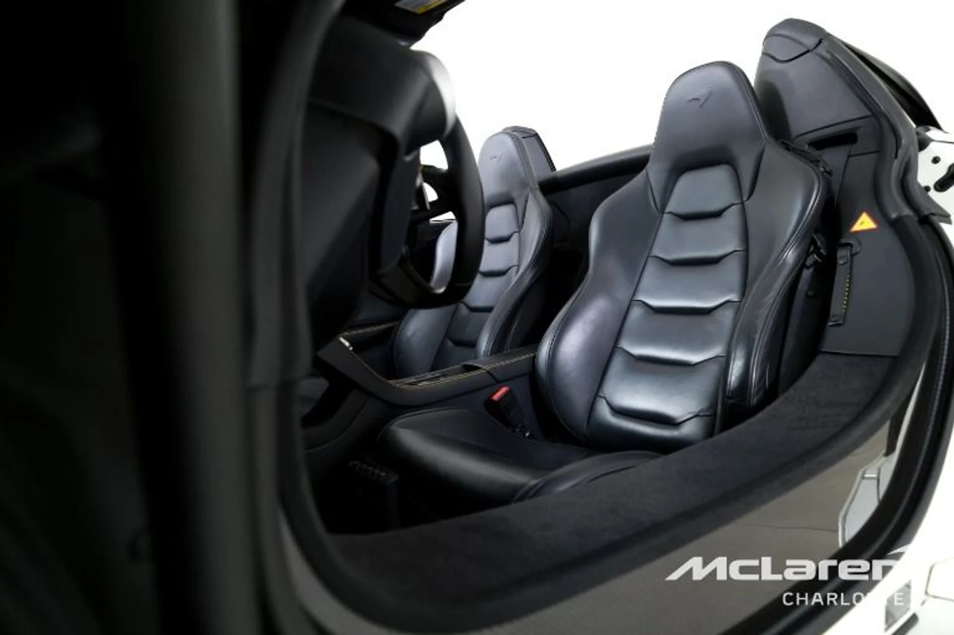 mph011_2301261036_Used_2015_Mc_Laren_650_S_Spider_5e386232f4