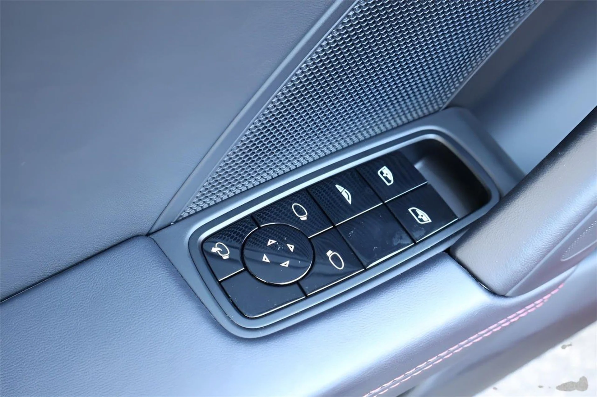 mph011_2303557177_12_b86cb0136c