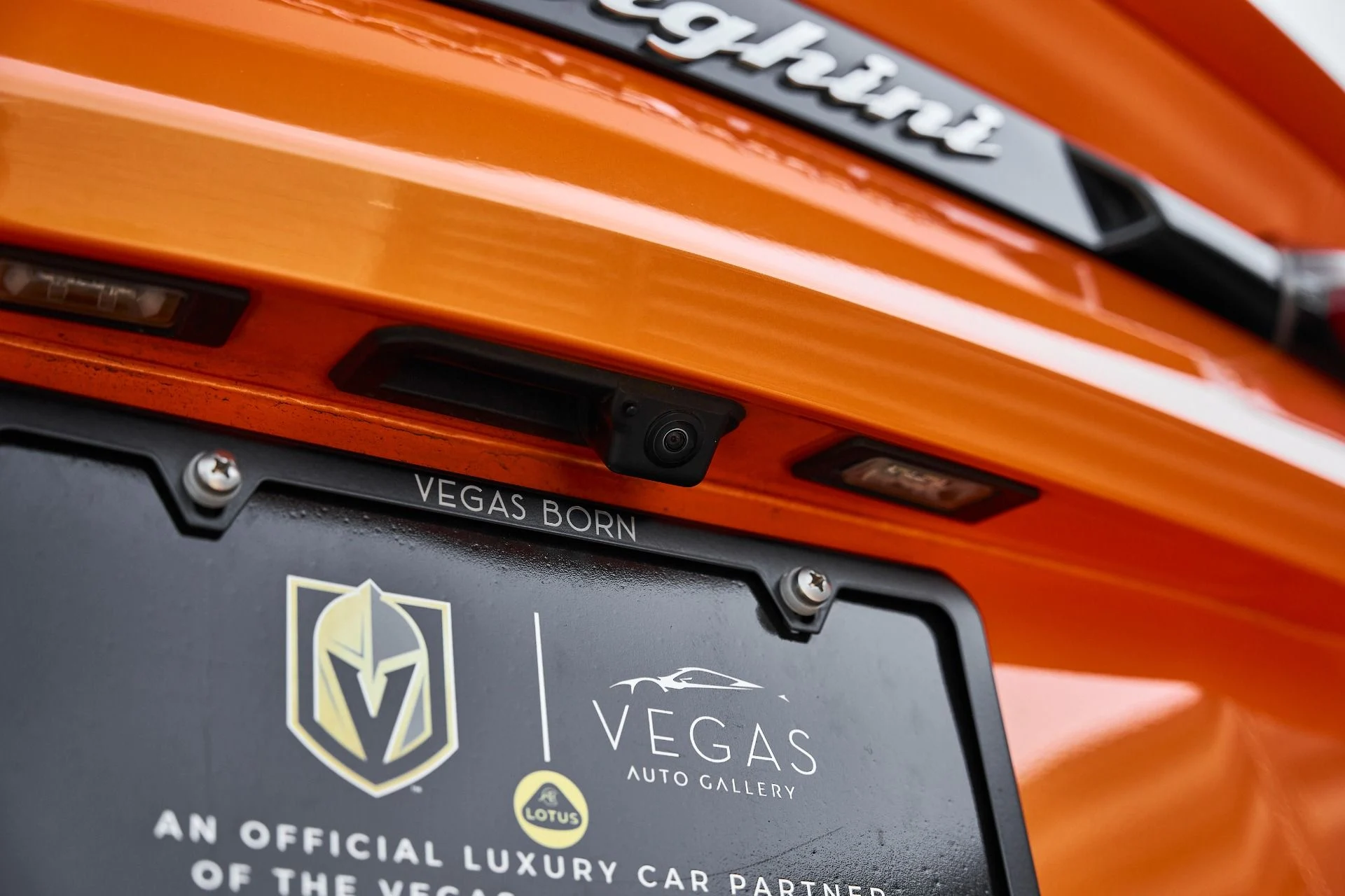 mph011_2304313153_Used_2022_Lamborghini_Urus_1766457345_c4a065acb2