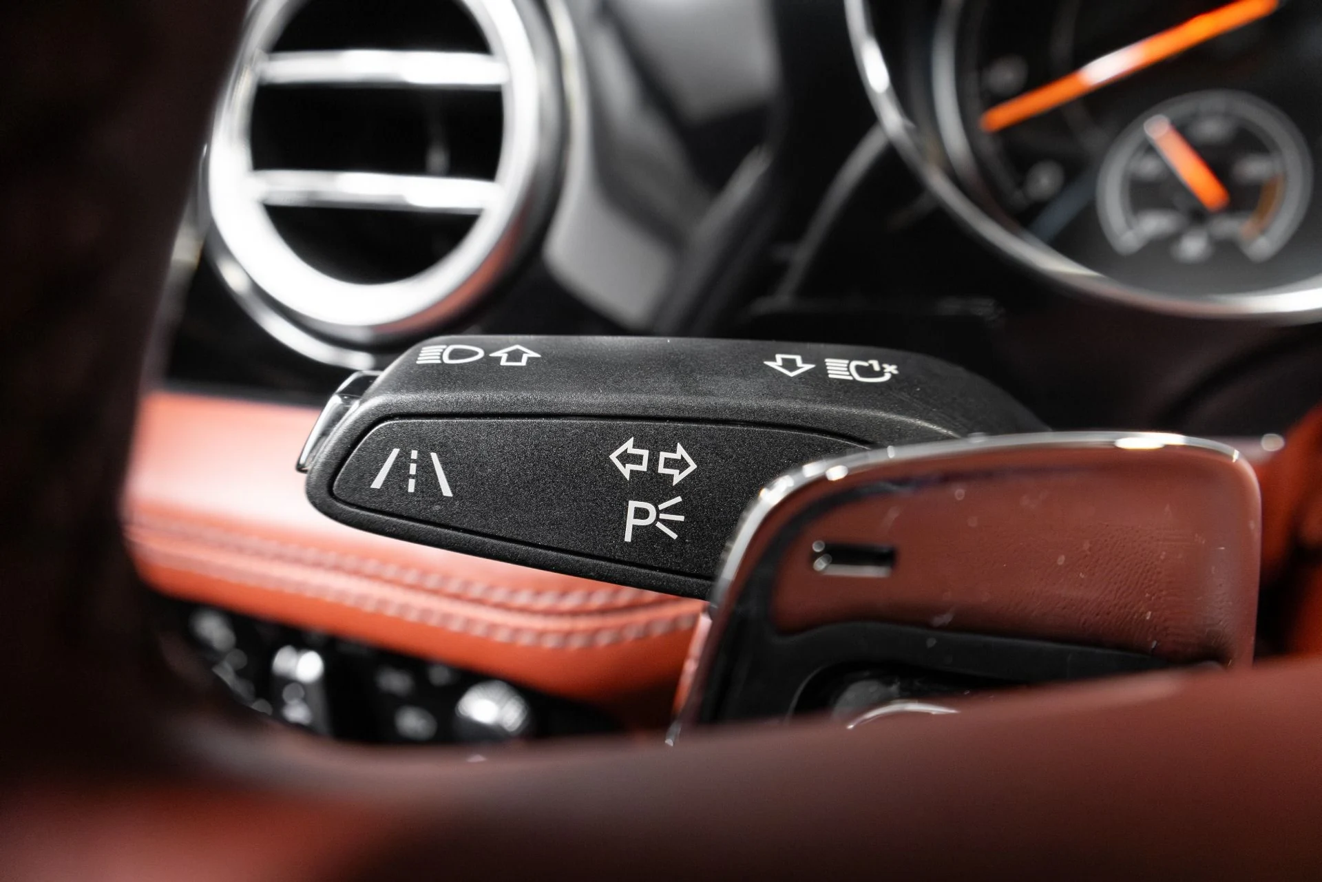 mph011_2306635433_Used_2017_Bentley_Bentayga_W12_1763489562_fda60b2a8c