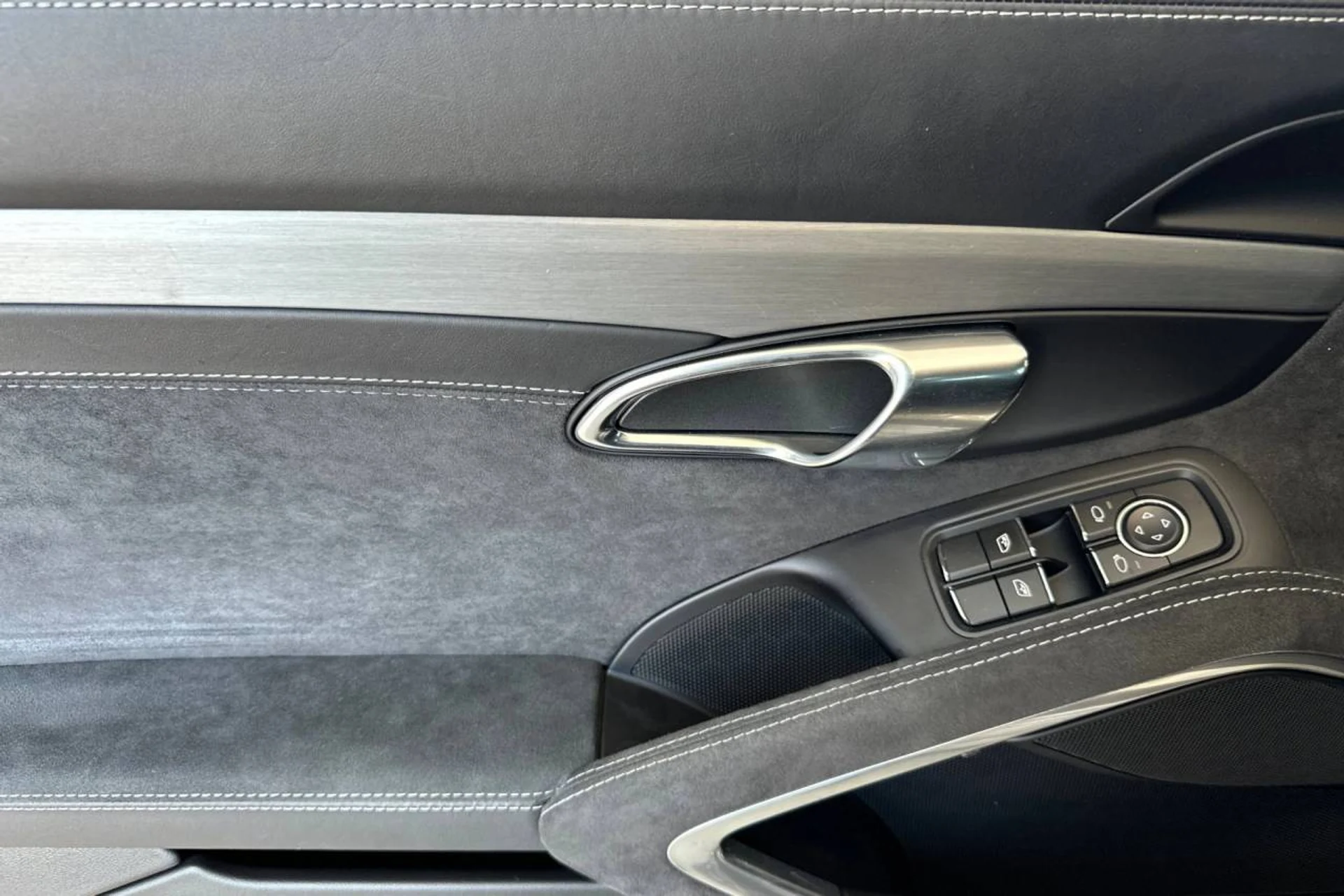 mph011_2312670636_1280_83f532f52d