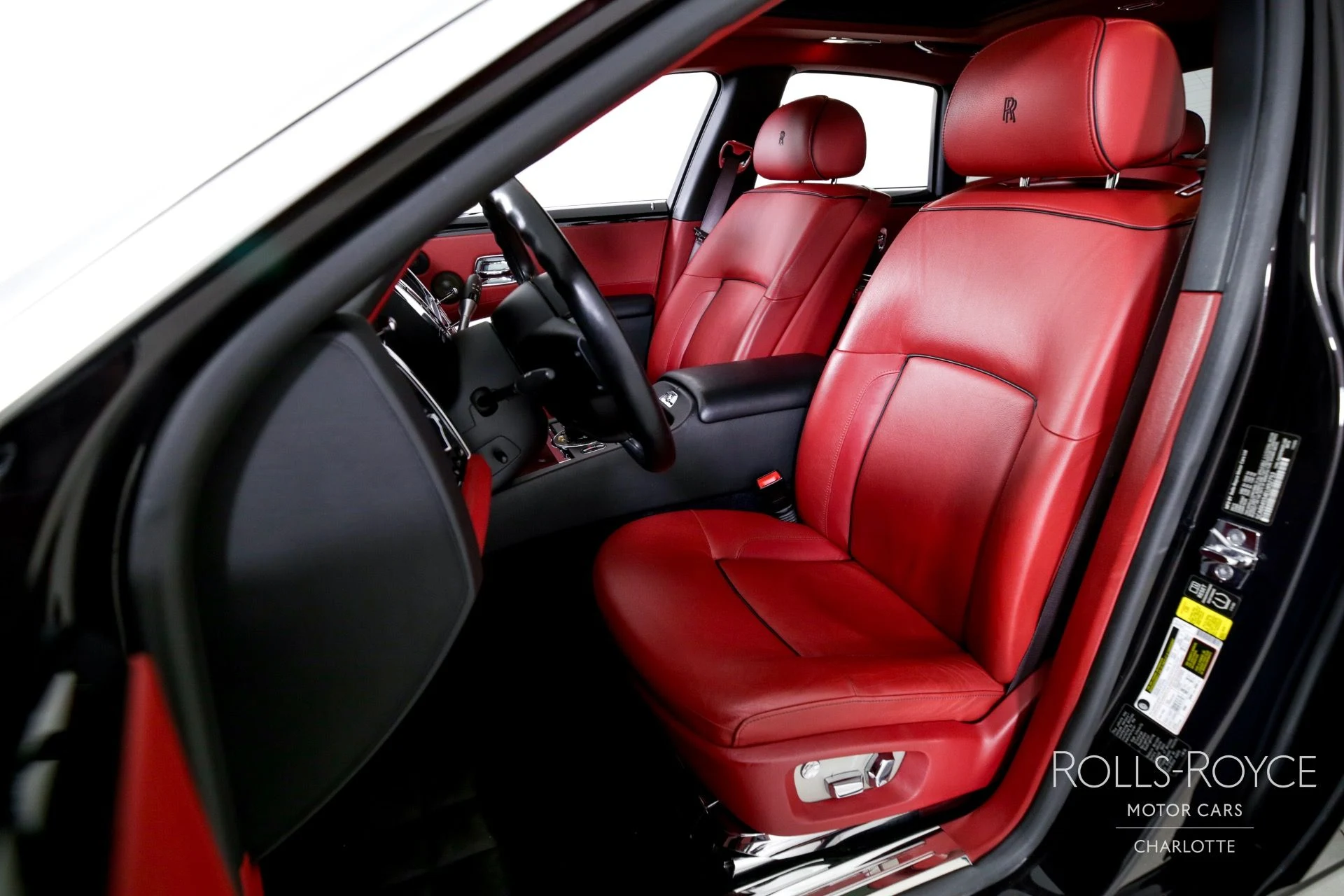 mph011_2321121490_Used_2014_Rolls_Royce_Ghost_1747161700_8988c9dd3a