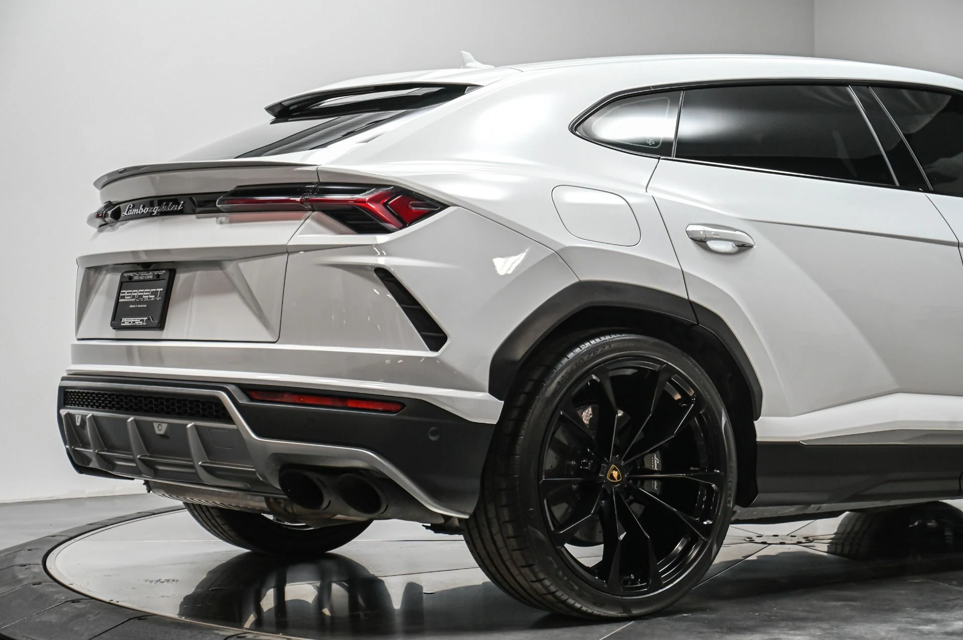 mph011_2322196846_Used_2020_Lamborghini_Urus_1770313419_f88183d2c0