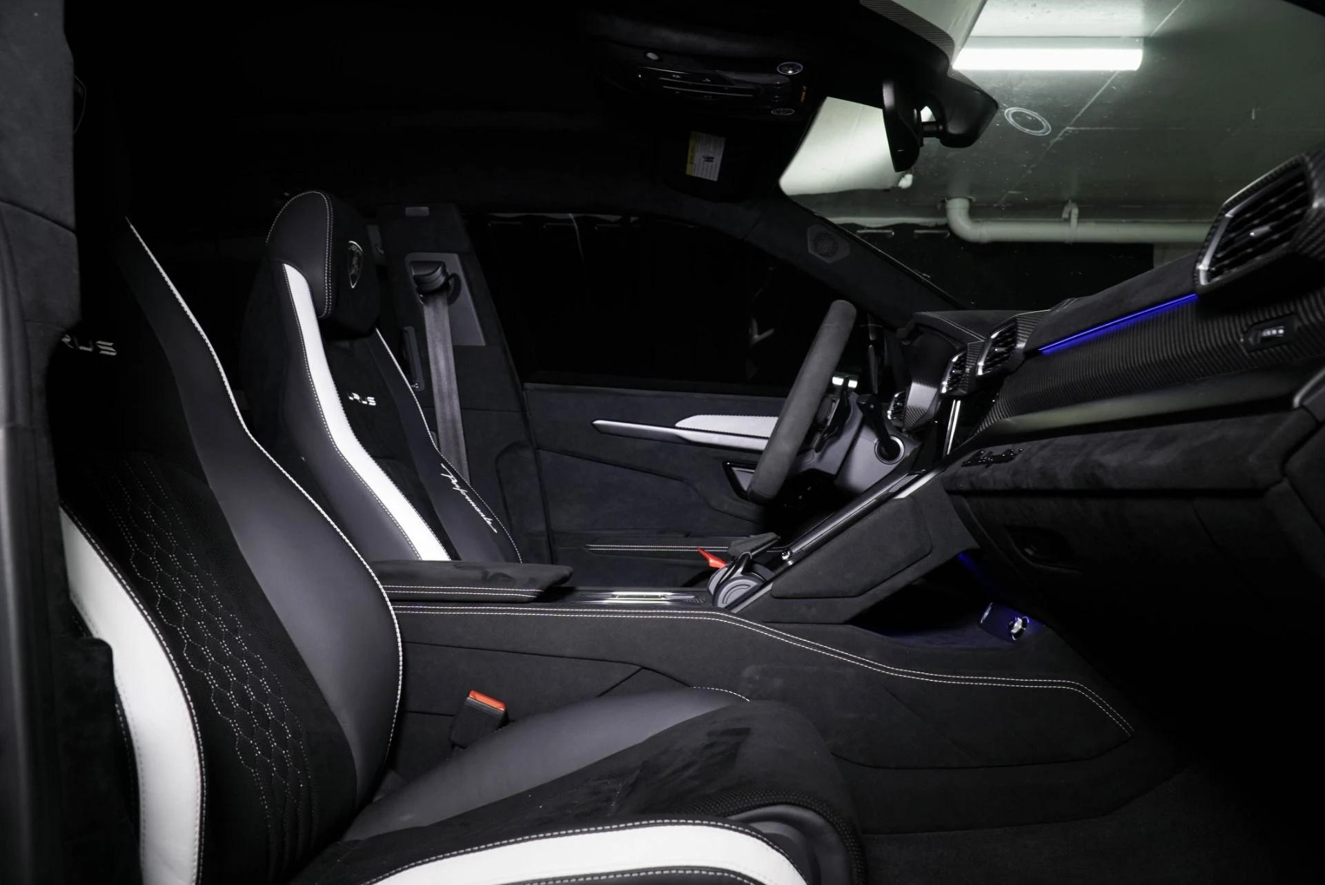 mph011_2322821670_Used_2023_Lamborghini_Urus_Performante_1765384929_c4aa5db1b8