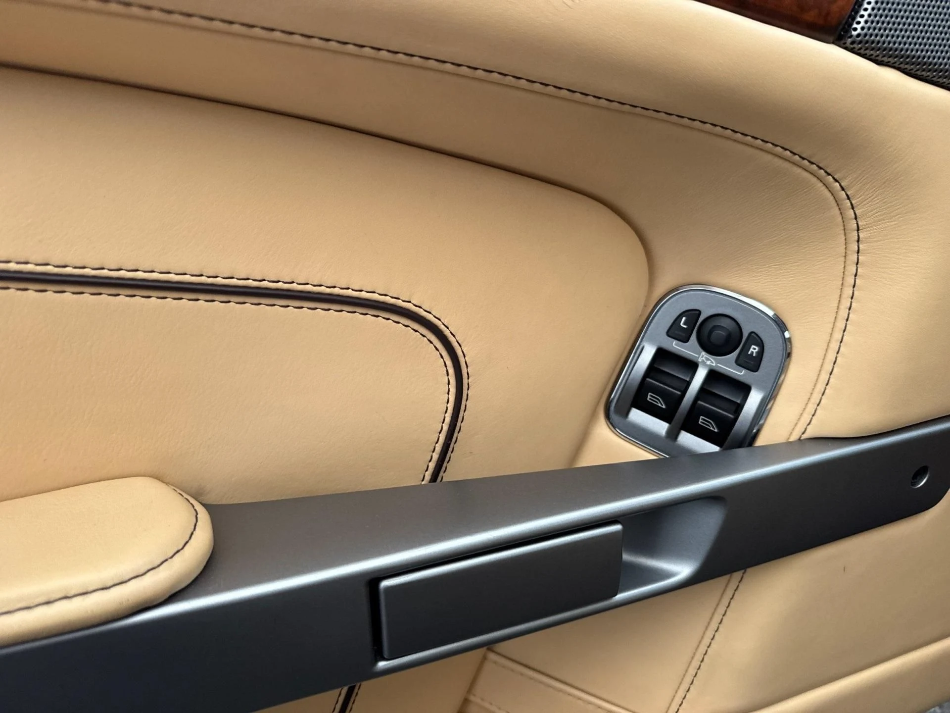 mph011_2332212515_Used_2014_Aston_Martin_DB_9_Volante_1769008600_bc00cb9c4e