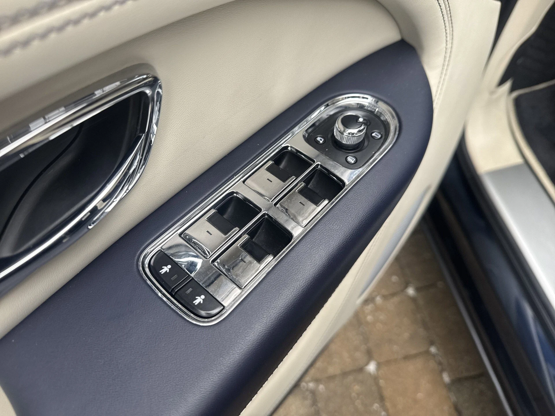 mph011_2339403556_ebd1ae41bbbd44258c08da52ac4fff85x_3903ca99fc