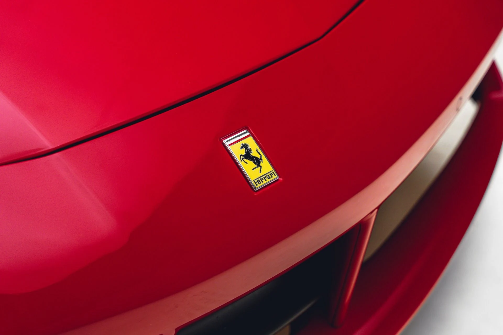 mph011_2348034376_Used_2017_Ferrari_488_GTB_1781799280_c7c3ec2d5b