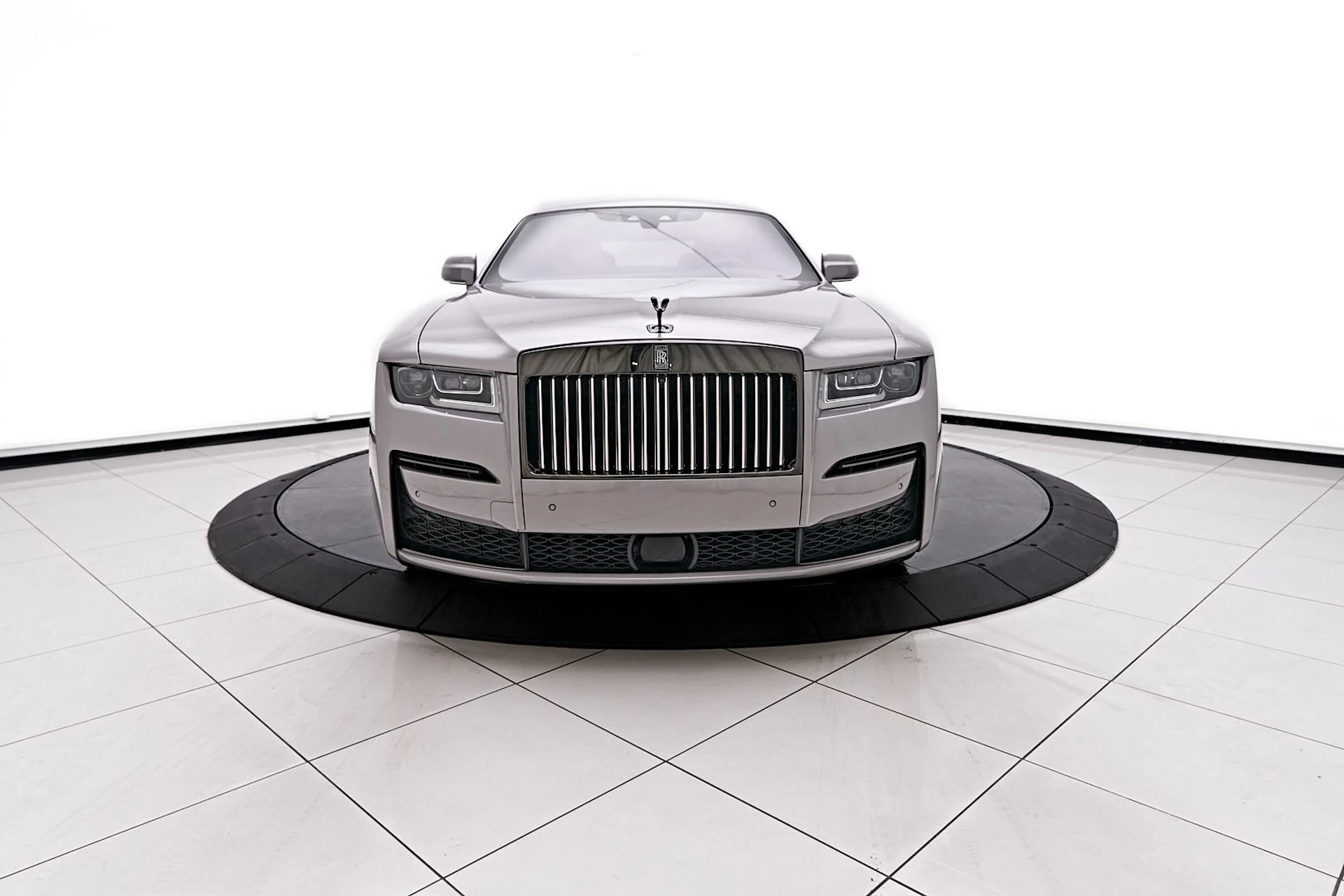 mph011_2350073283_Used_2022_Rolls_Royce_Ghost_Black_Badge_1745954318_443adacbaa