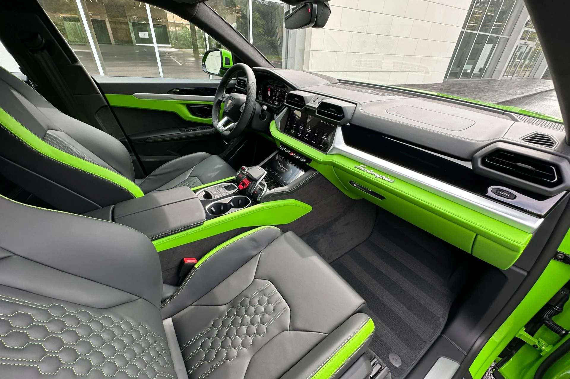 mph011_235163203_New_2026_Lamborghini_Urus_SE_1788785792_5274de1c74