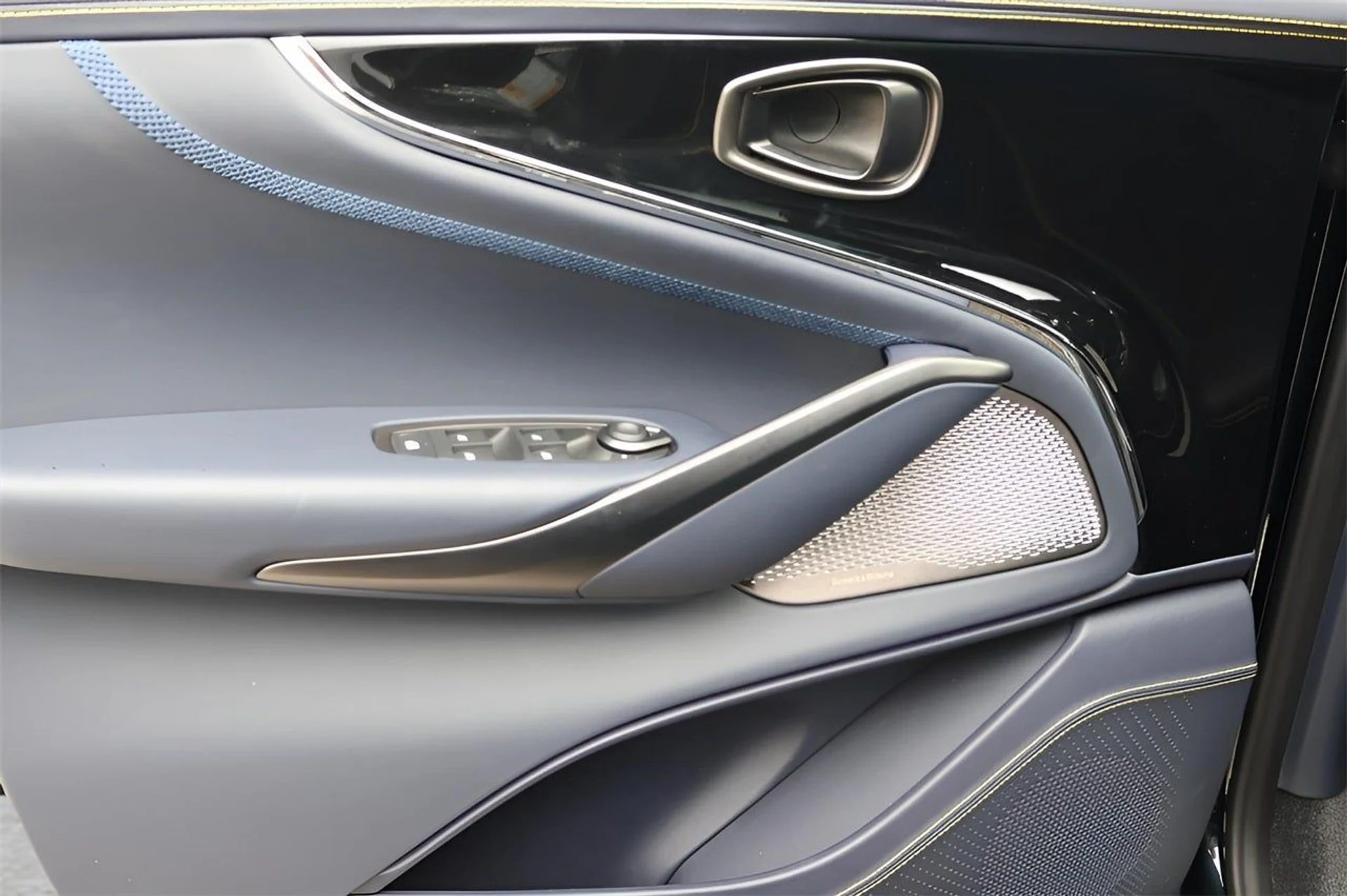 mph011_2377529722_12_b32def8be1