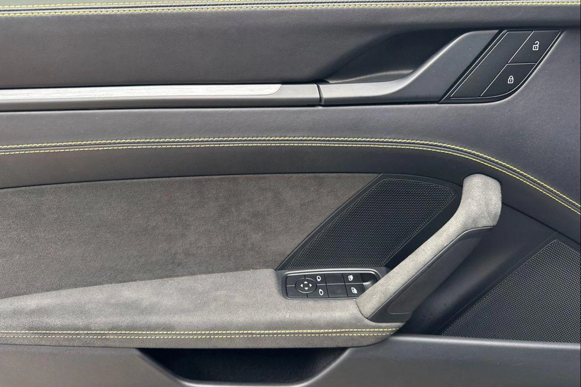 mph011_2378365943_O_Ns2oyv_Euzm4bk_N2qpm_N_LKFG_4_52b4173de4