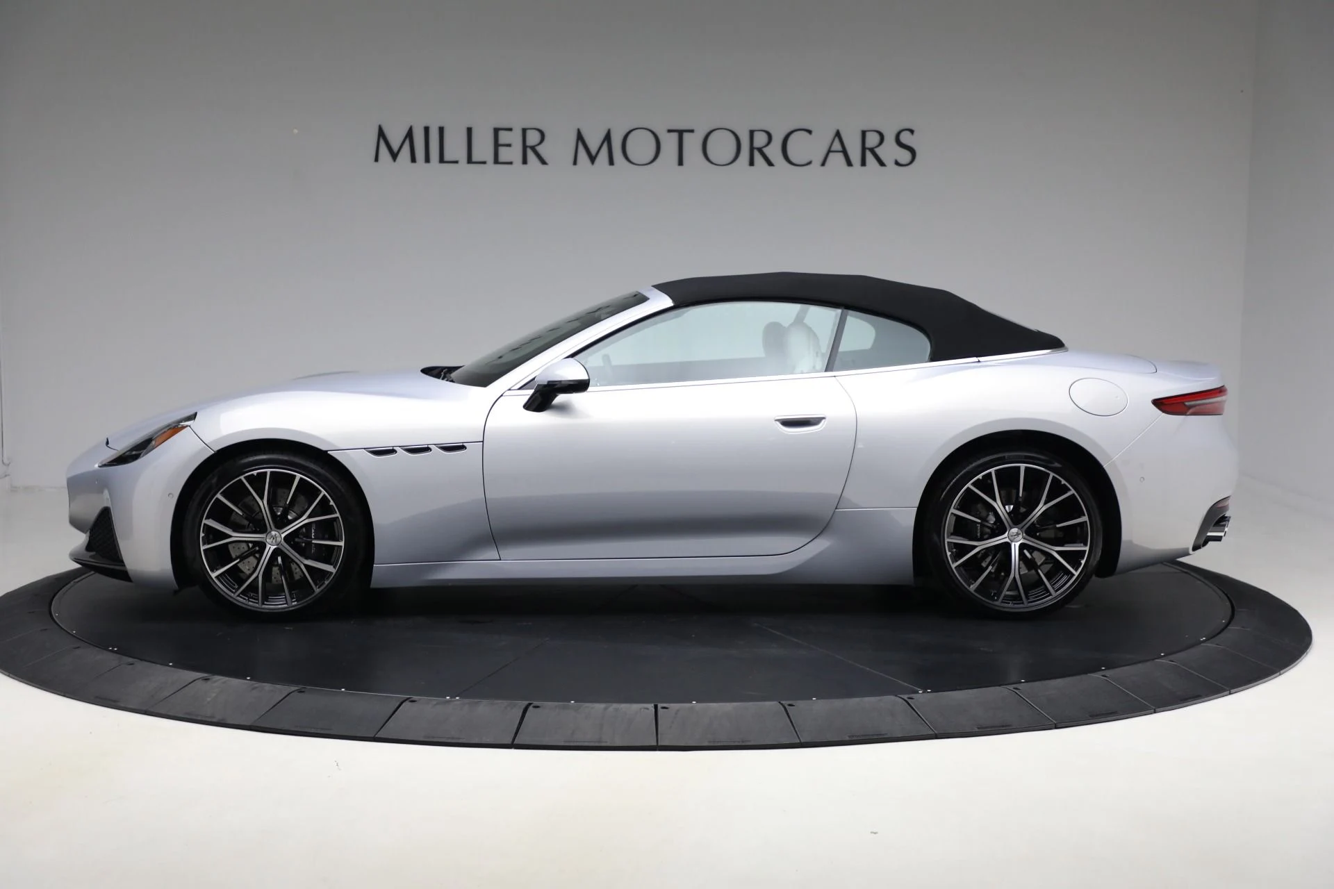 mph011_2379562295_New_2026_Maserati_Gran_Cabrio_Modena_1760557805_f9c0a6e5fb