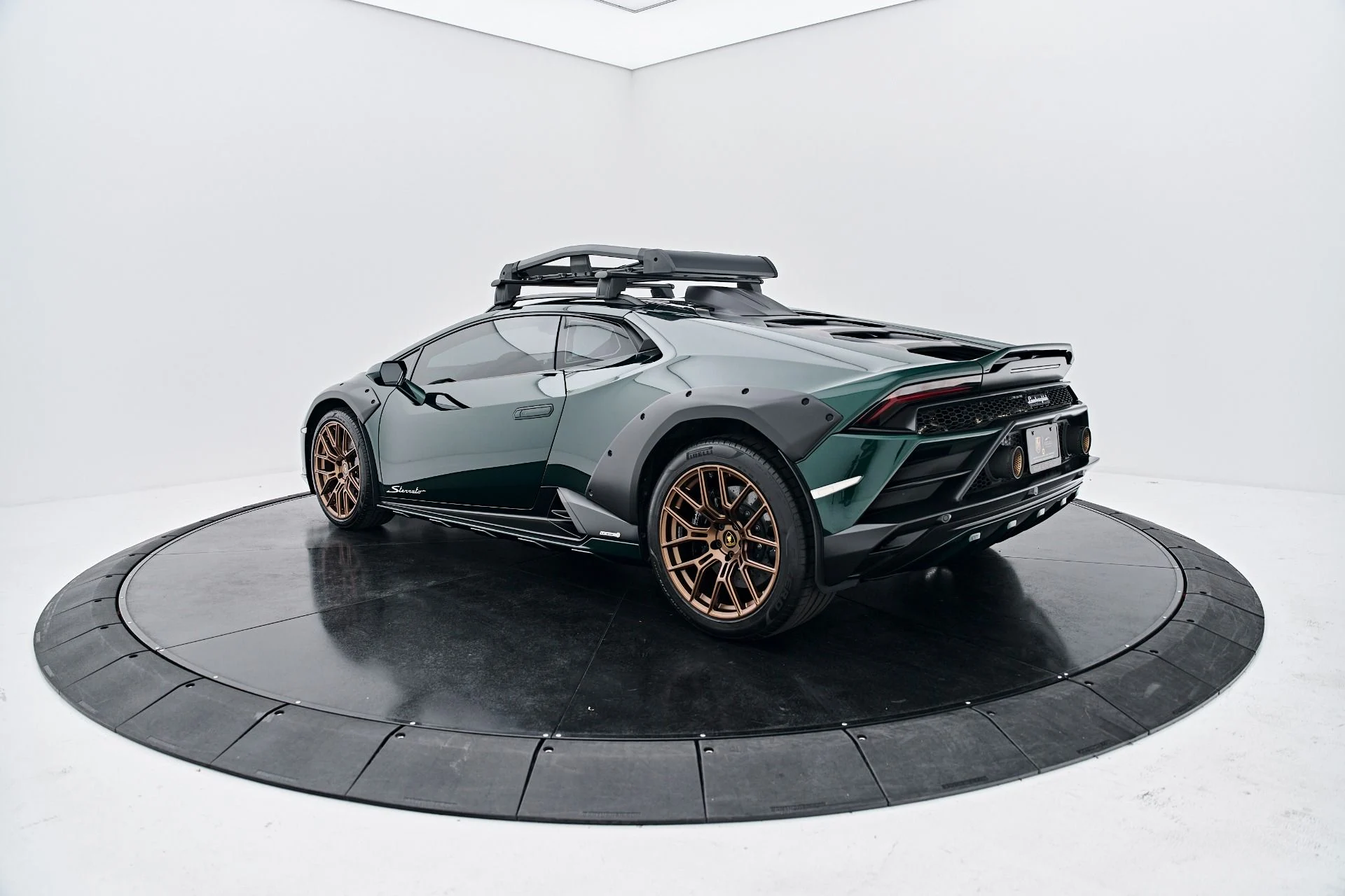 mph011_2382769833_Used_2024_Lamborghini_Huracan_Sterrato_Base_1790364965_bed40013cd