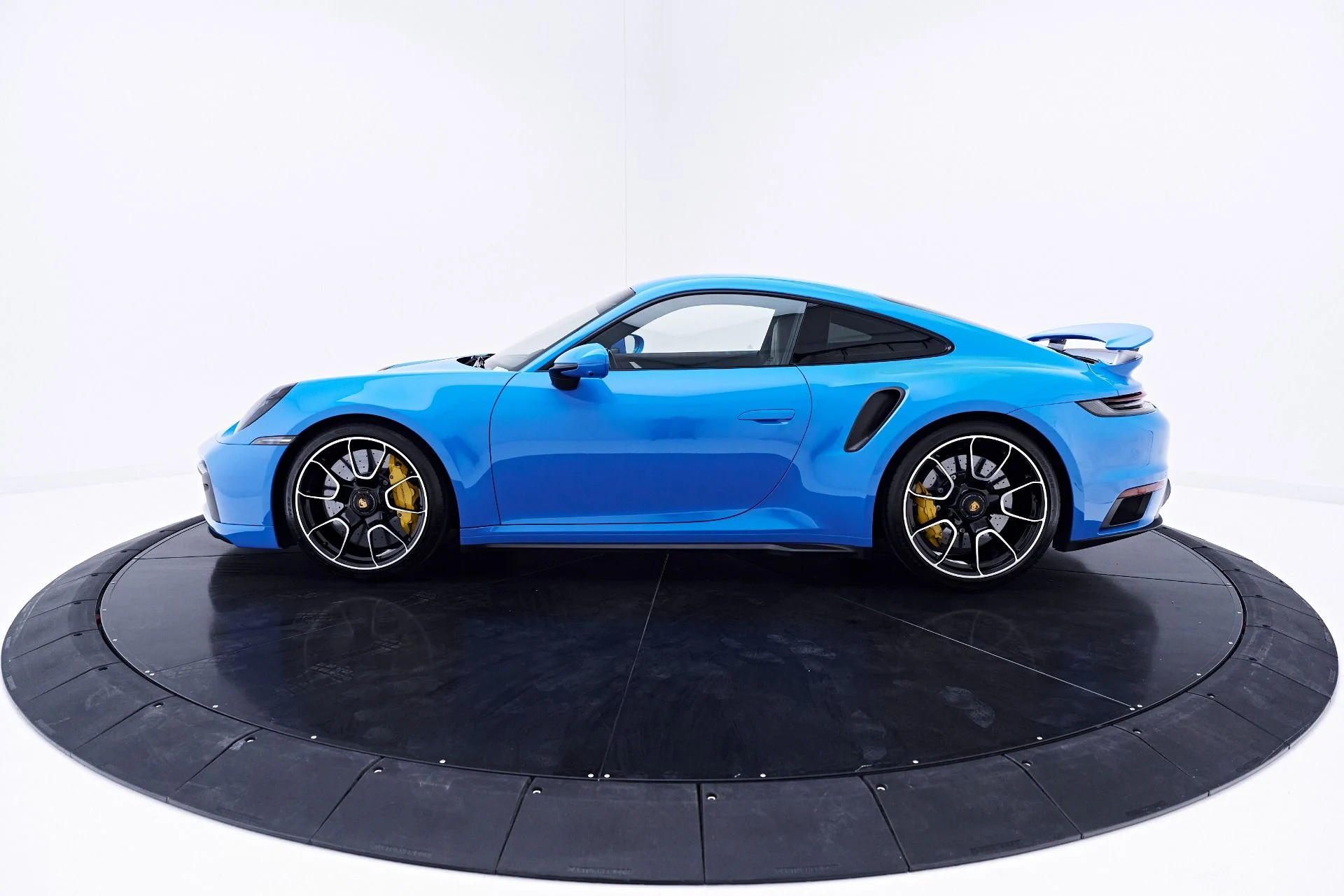mph011_2396164316_Used_2023_Porsche_911_Turbo_S_1777508483_c6dfd270b6